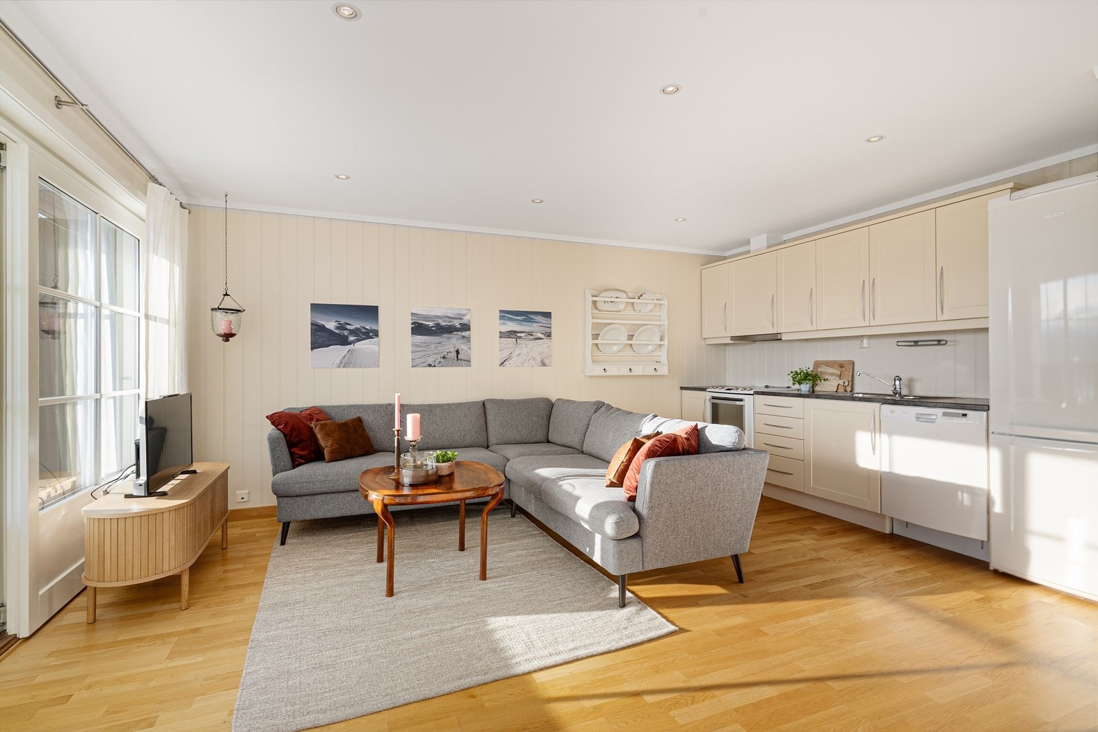 Møbler kan selges med etter nærmere avtale med selger. Galleribilde