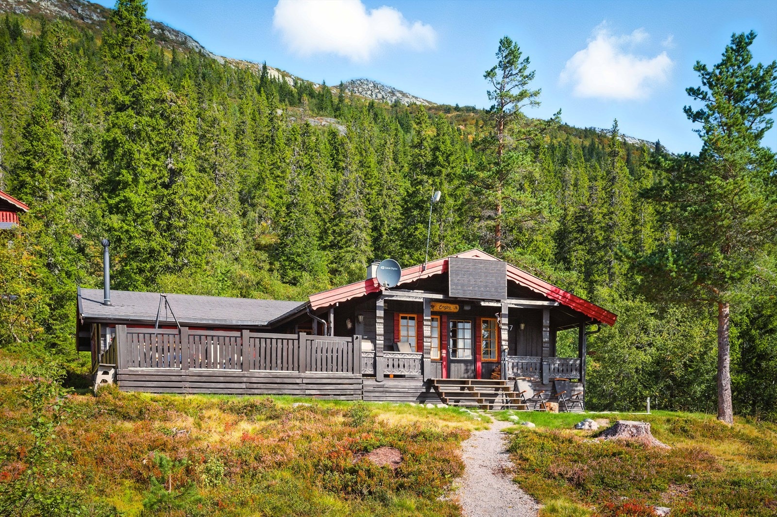 Eiendomsmegler1 v/Guro Borsodi Bakka presenterer: Slåkånuten 57! Galleribilde