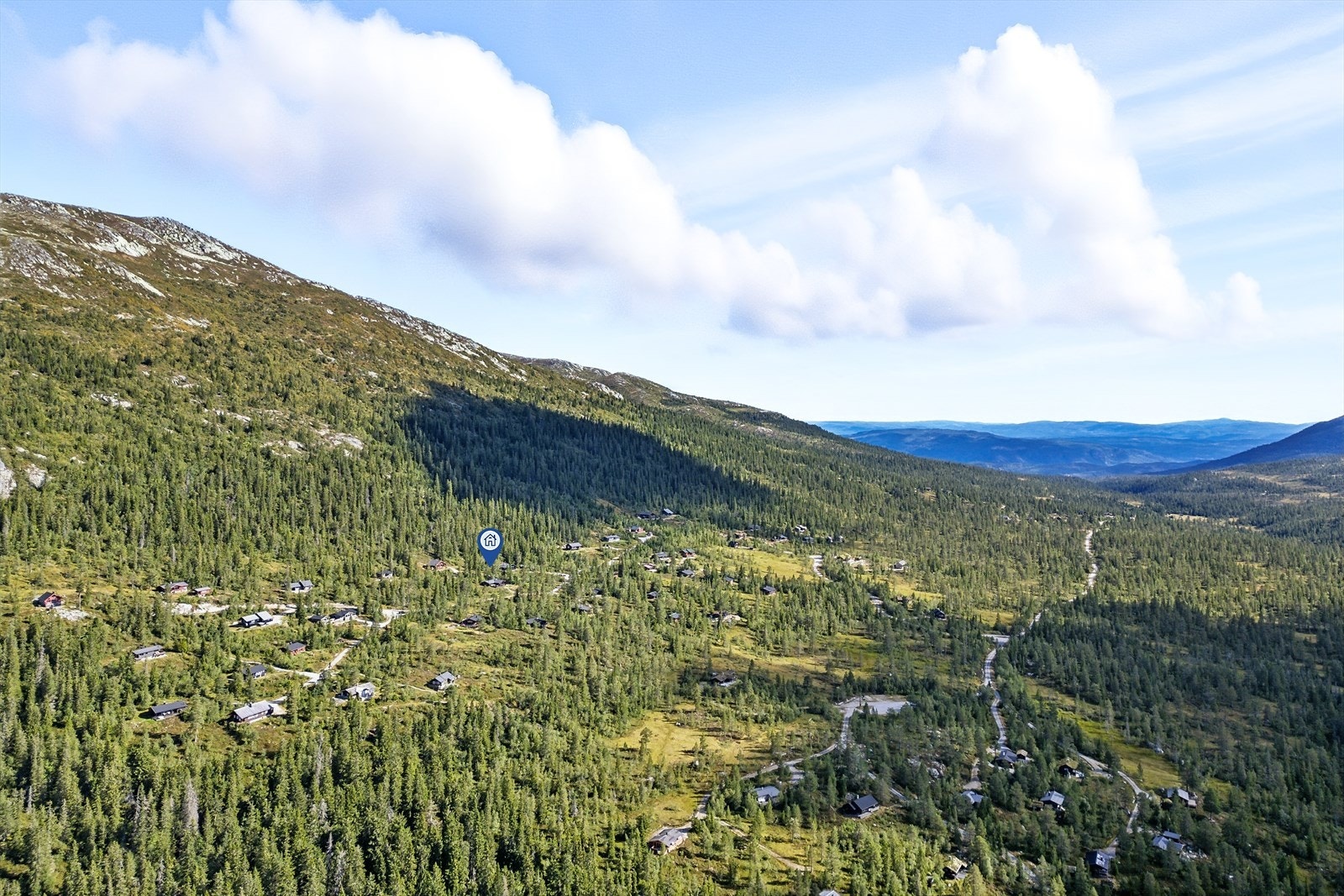 I tillegg ligger Mælefjell i området. Fjellet rager høyt mellom Hjartdal og Flatdal med flott utsikt. I Grunningsdalen har Seljord Turlag laget bruer over elva Grunnåi som tilrettelegger for nye turområder for syklister og turgåere. Galleribilde