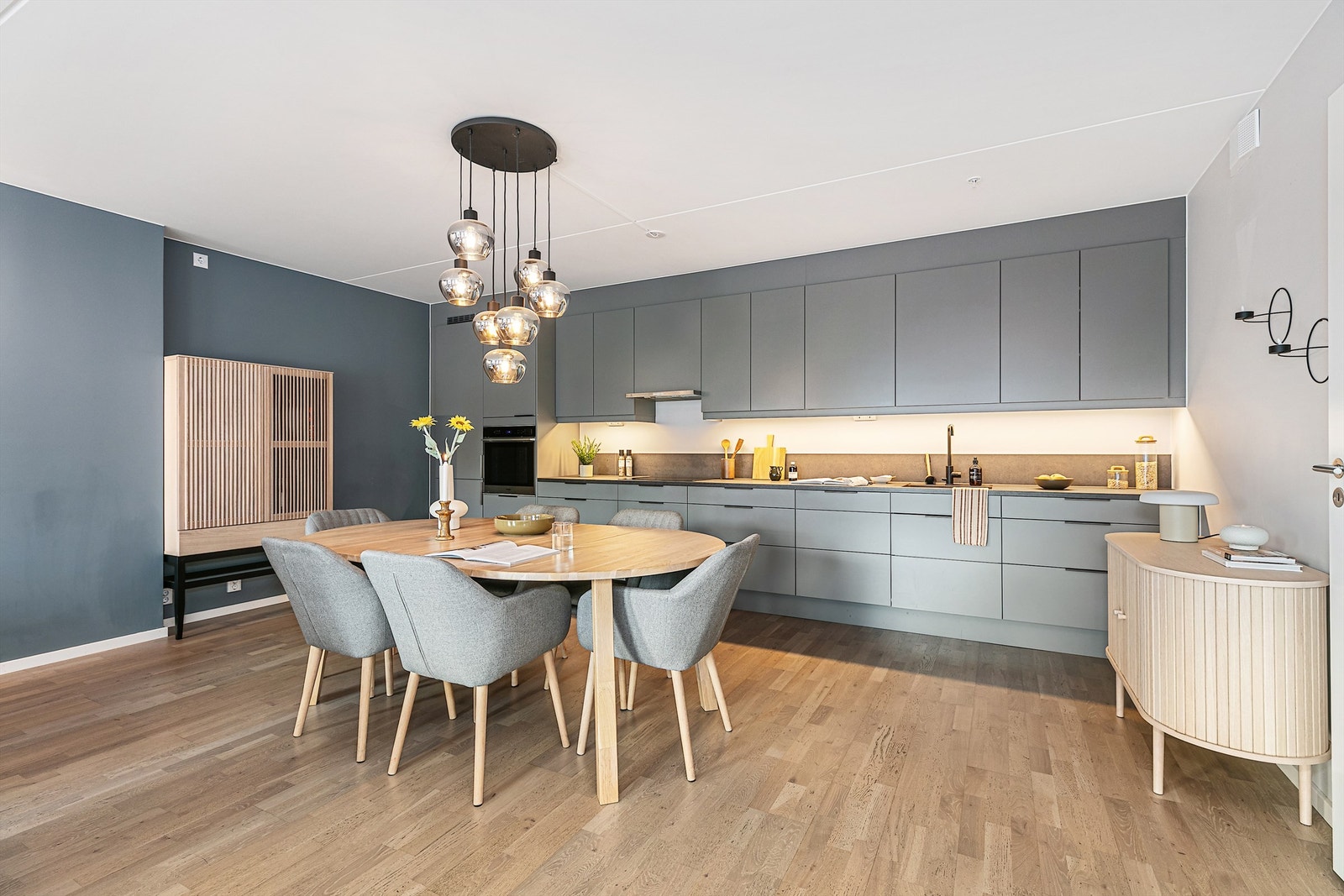 Gamleveien 89 er en stor og lekker 4-roms leilighet meget sentralt i Lørenskog Galleribilde