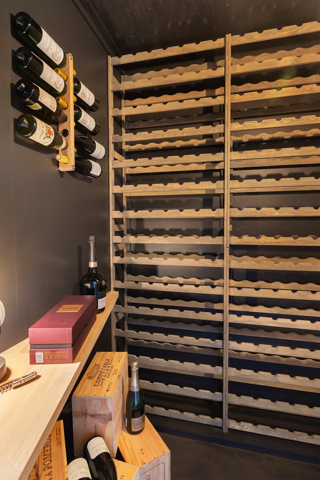 Vinkjeller med lagrinsplass til ca 400 flasker. Galleribilde