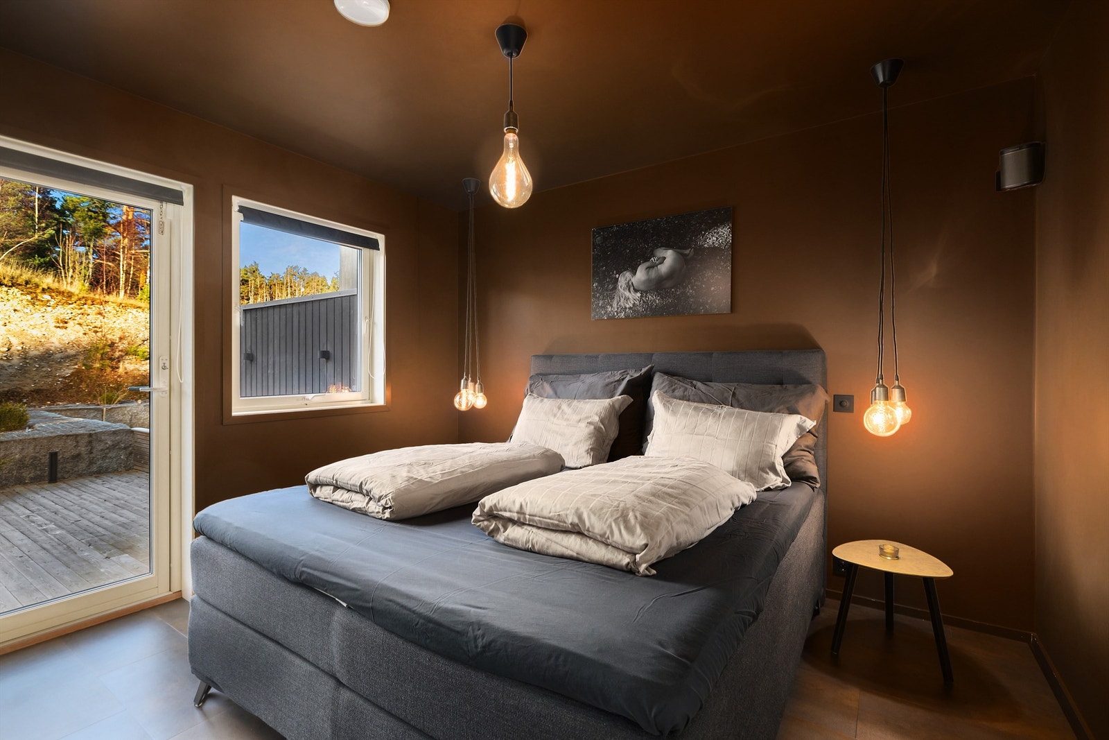 Hovedsoverom har utgang til til en stor nordvendt platting på 42 m². Galleribilde