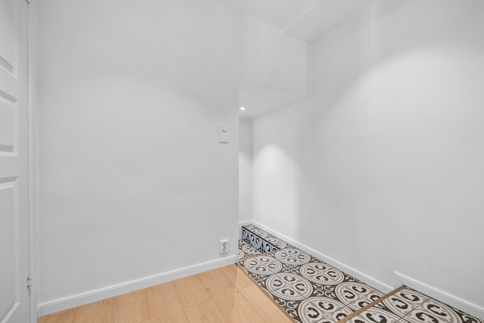 Pent flislagt entré Galleribilde