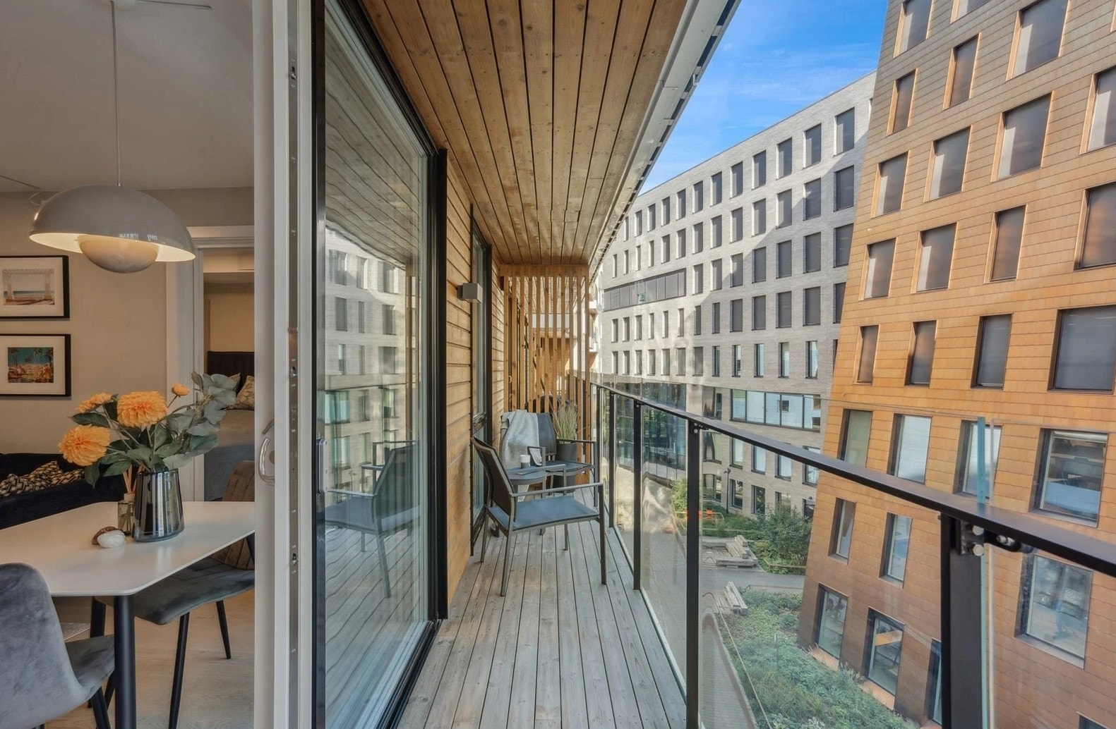 Balkong tillhørende leiligheten. Galleribilde