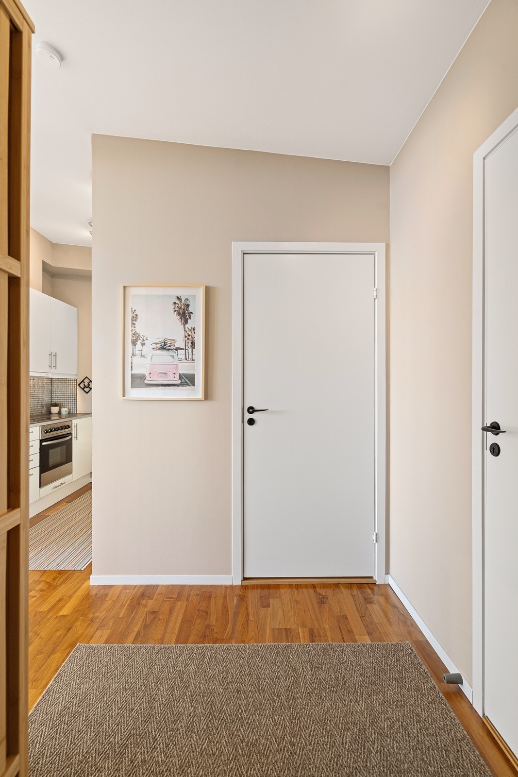 Det er gjennomgående parkett på alle gulv, med unntak av badet. Galleribilde