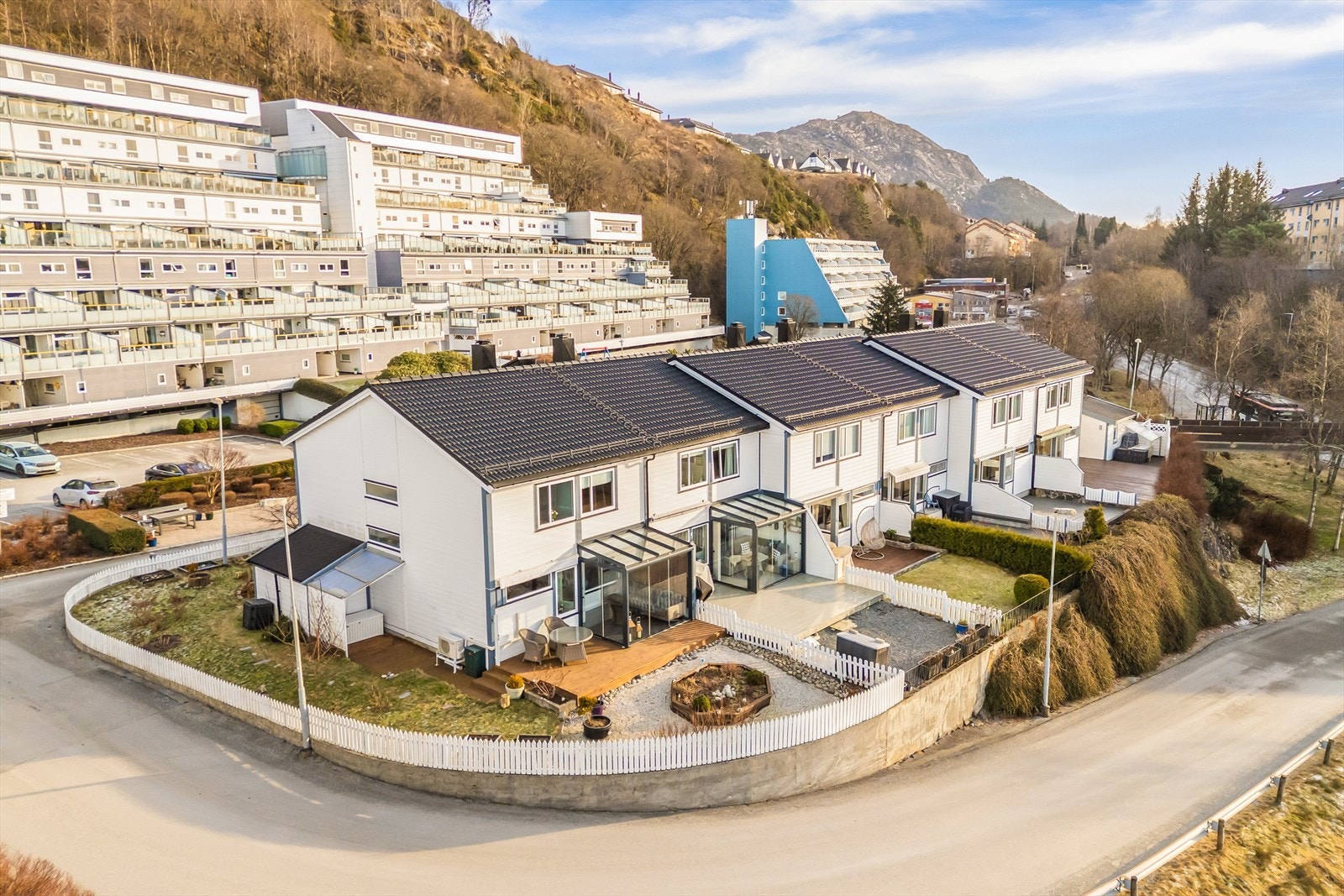 - Boligens plassering i høyden fra bakkeplan sørger for begrenset innsyn fra forbigående - Galleribilde