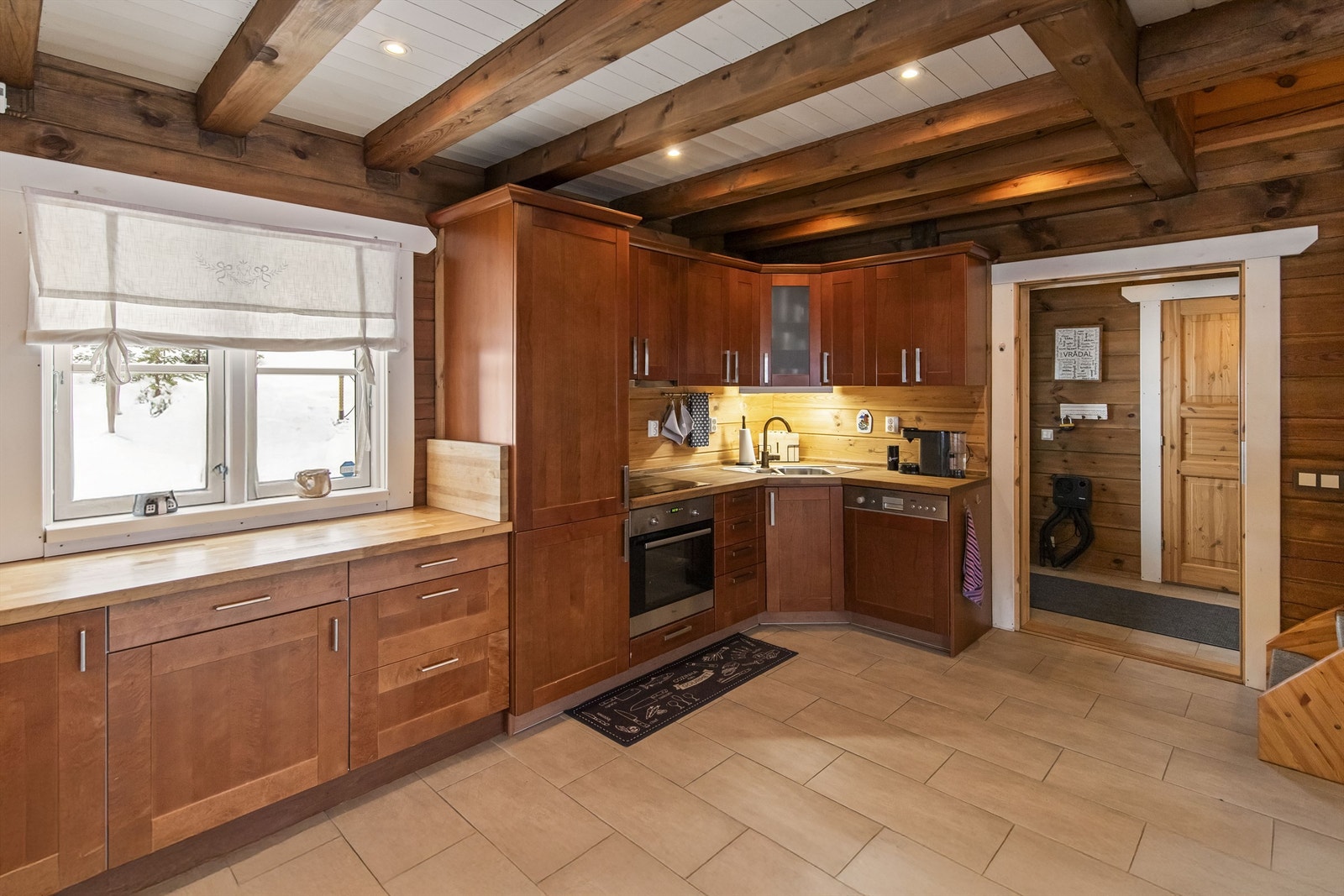 Hvitevarer er integrert og medfølger handelen Galleribilde