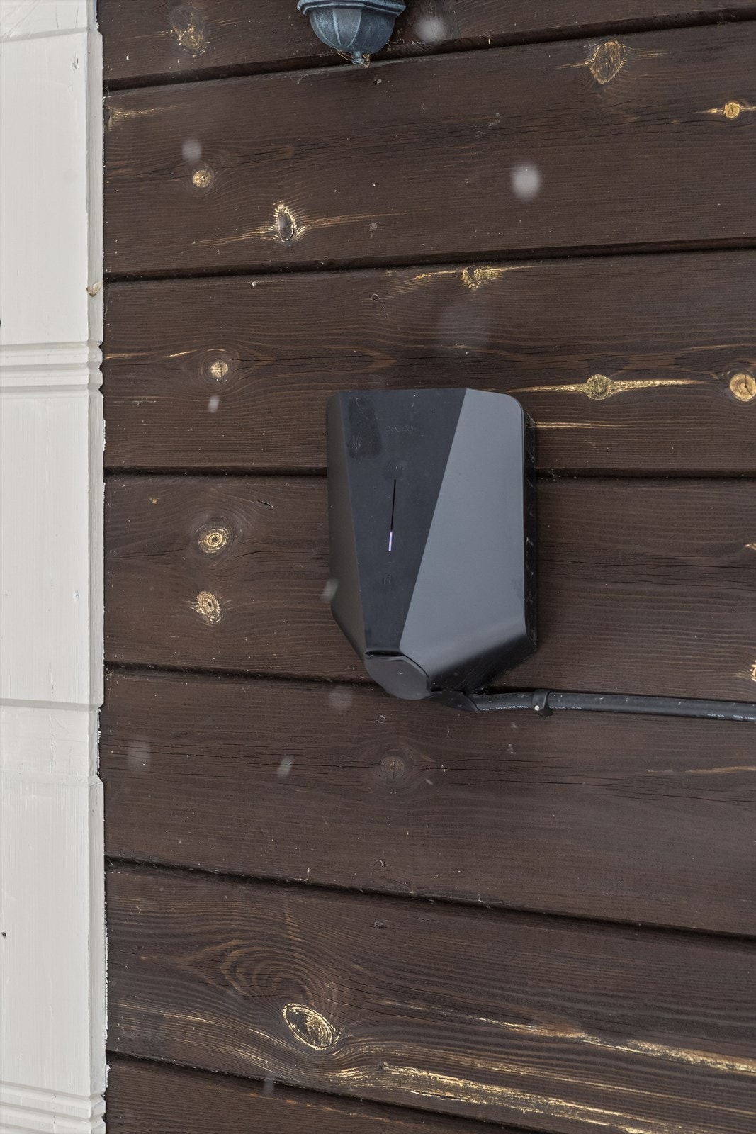 El-billader montert på yttervegg medfølger Galleribilde