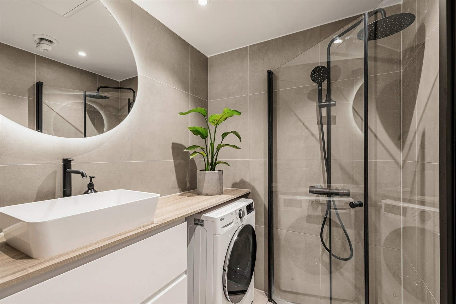 På det nyoppussede badet er det både fremlagt FDV på utførlelse av membran, sjekkliste for membran og diverse bilder. Galleribilde