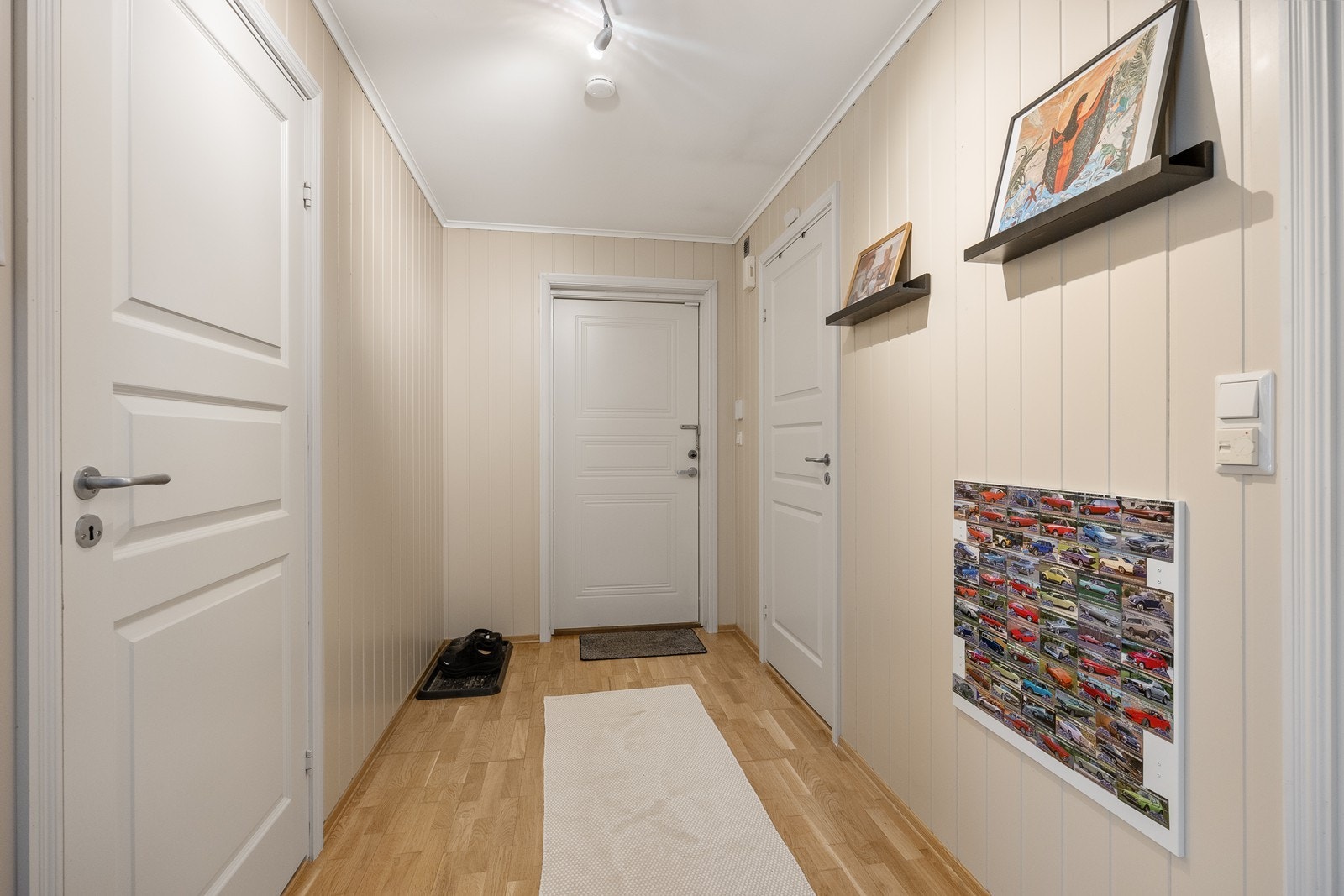 I entreen og gangen er det plass til ulike garderobeløsninger. Galleribilde