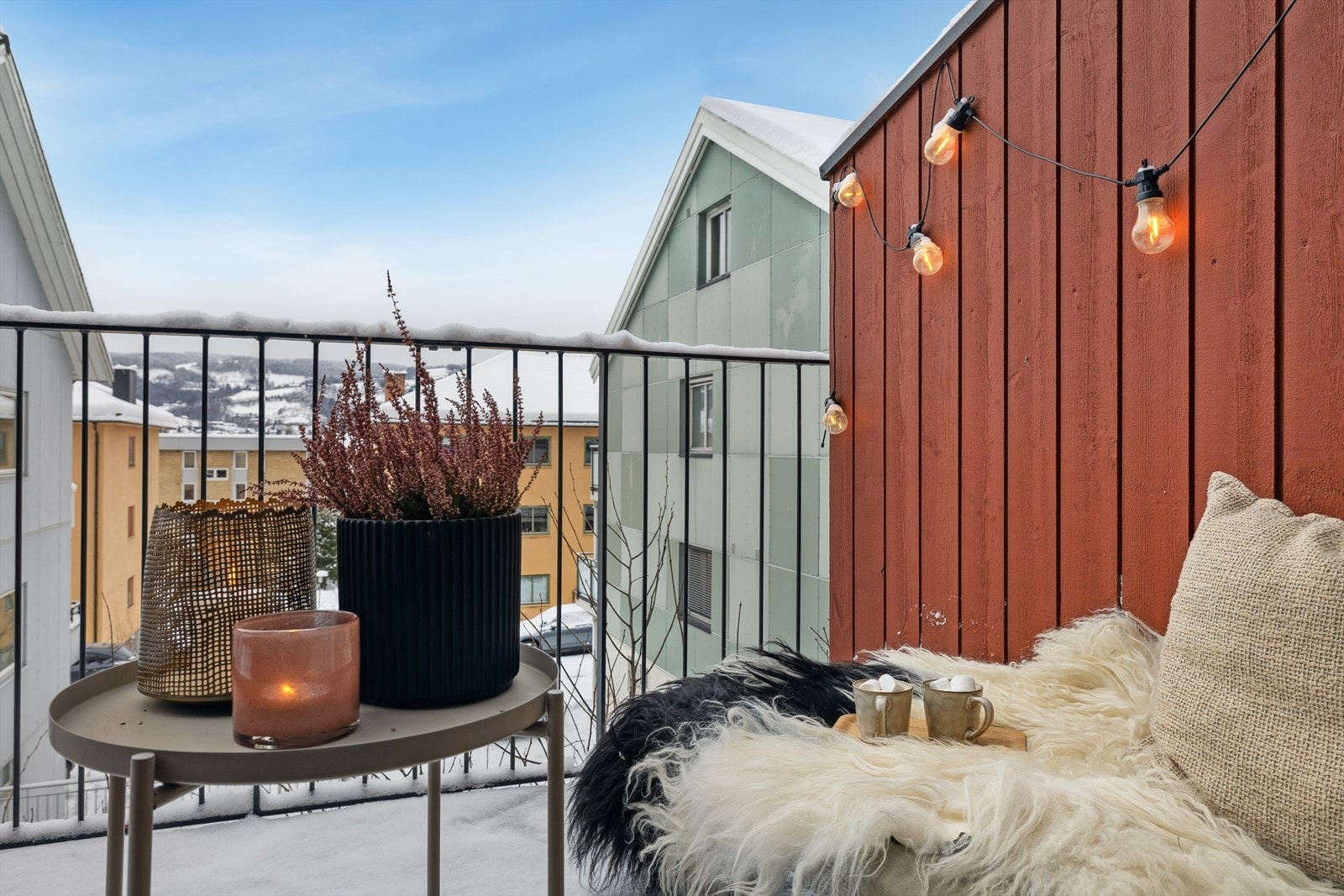 Dette uterommet blir som en "forlengelse" av stuen i sommerhalvåret. Galleribilde