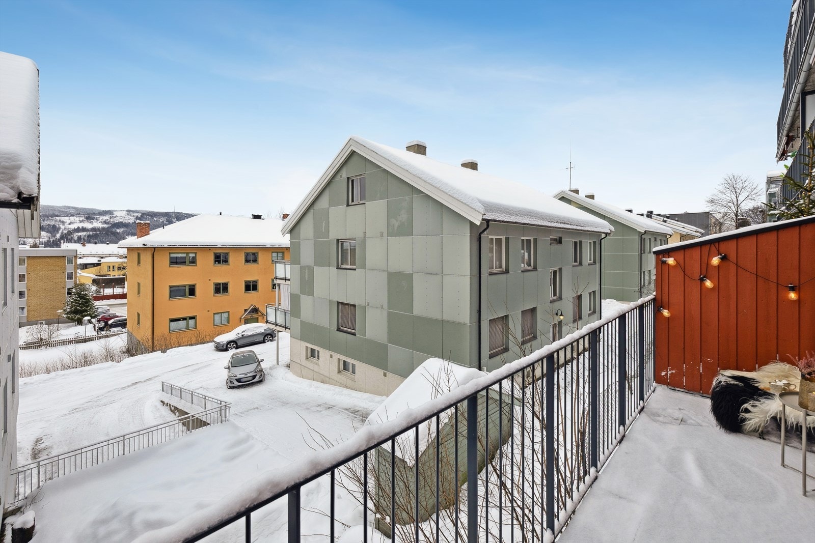 I tillegg til egen veranda har sameiet en herlig, felles takterrasse med strålende utsikt. Galleribilde