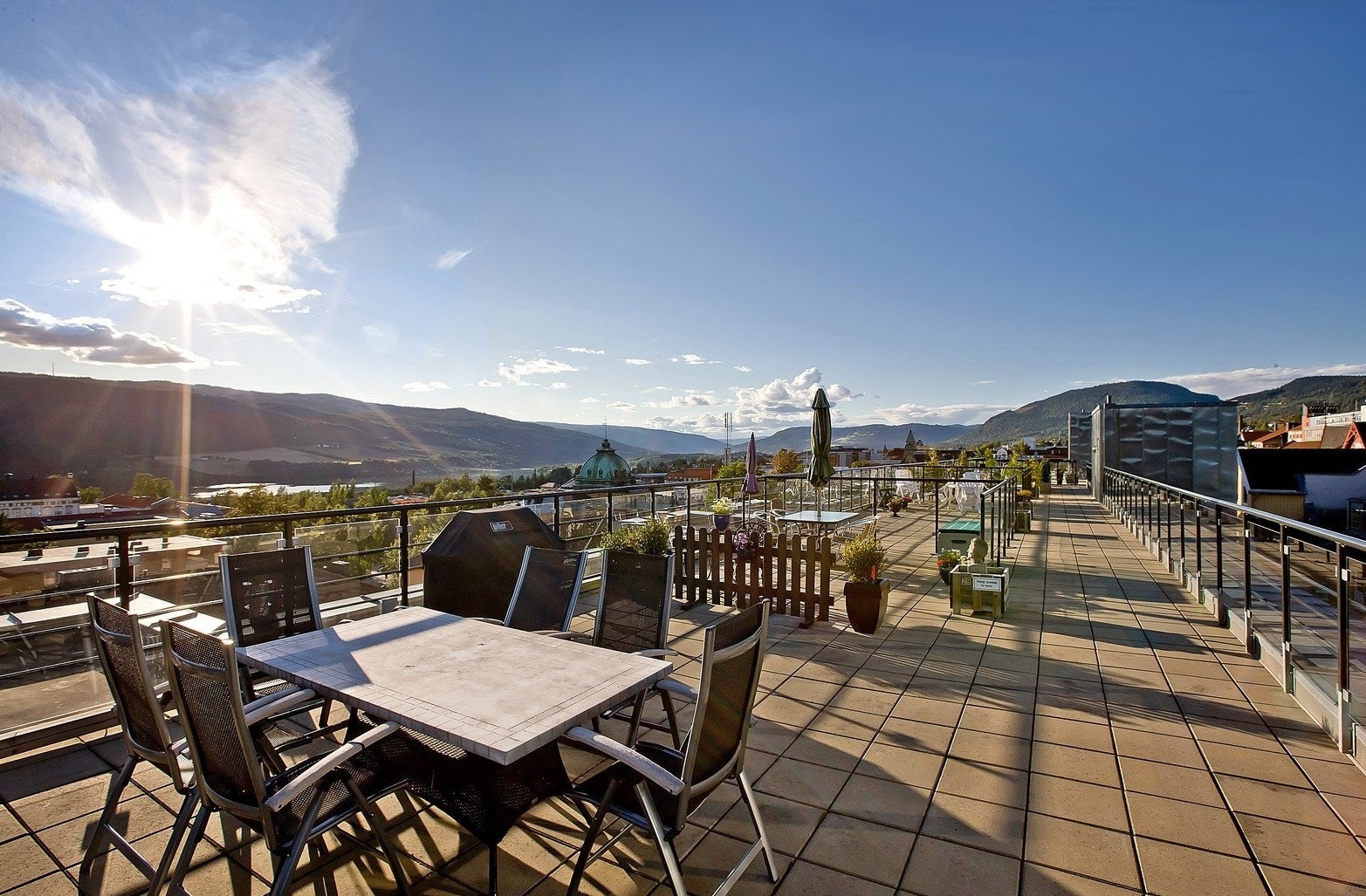 Herlig, felles takterrasse. Galleribilde