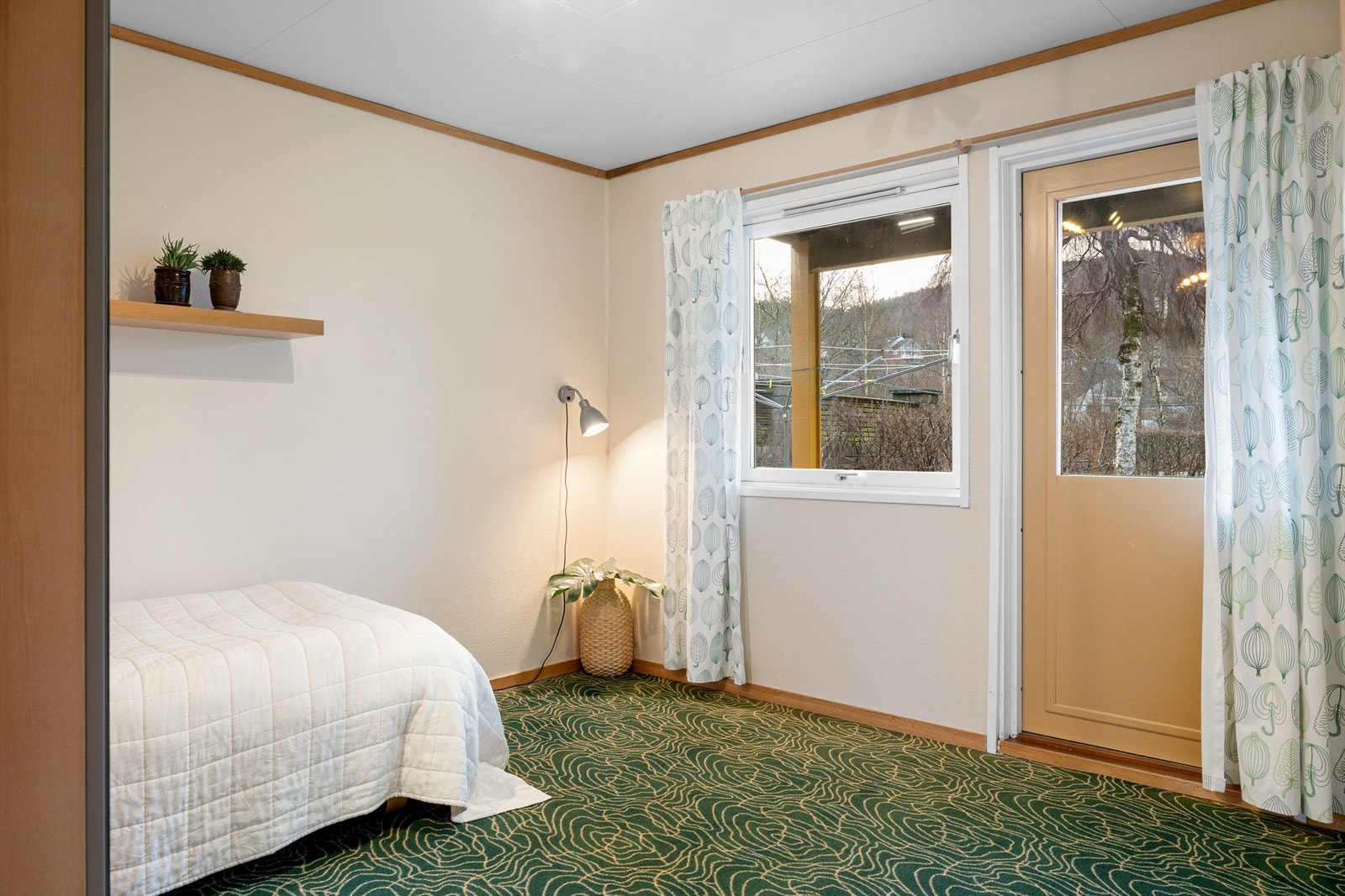 Disponibelt rom ifølge tegning, men brukt i alle år som soverom. Dermed ikke søkt bruksendring hos kommunen og pr. i dag ikke et godkjent soverom Galleribilde