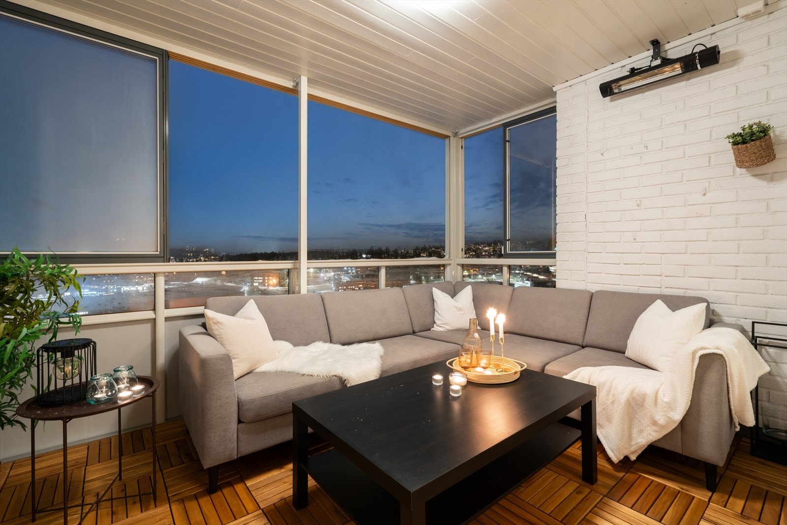 Balkongen er utstyrt med varmelampe. Galleribilde