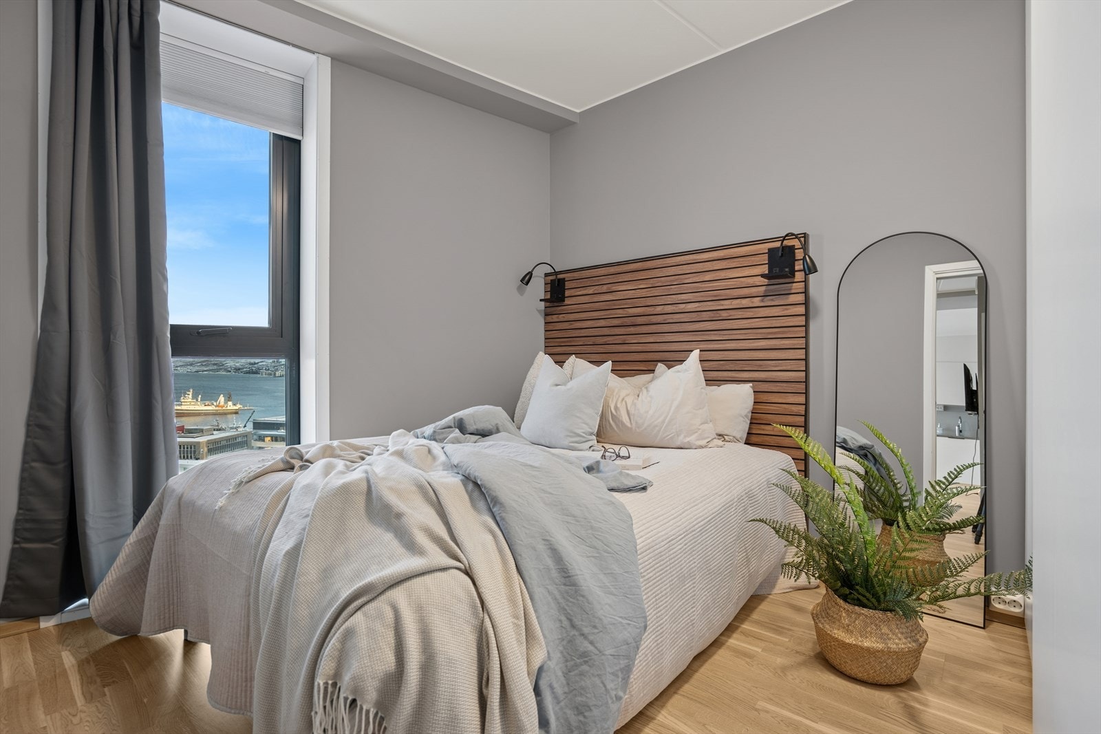 Soverommet har god plass til dobbeltseng og garderobeløsning. Galleribilde