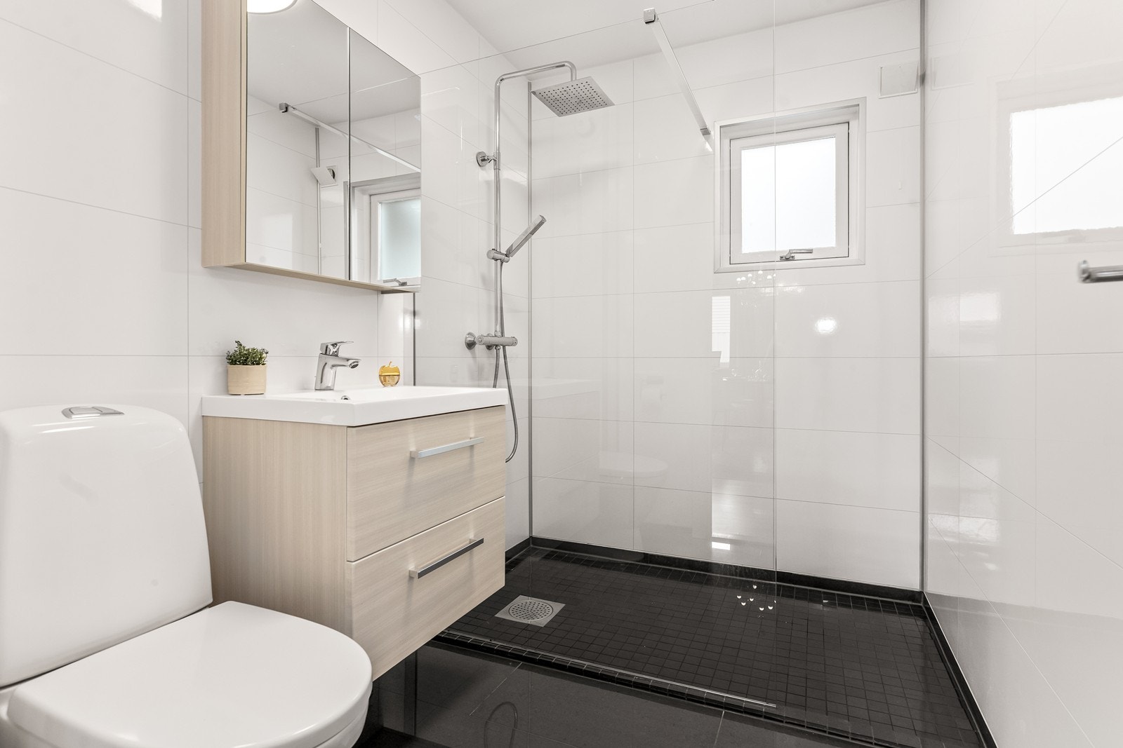 Badet i første etasje ble pusset opp i 2020. Galleribilde