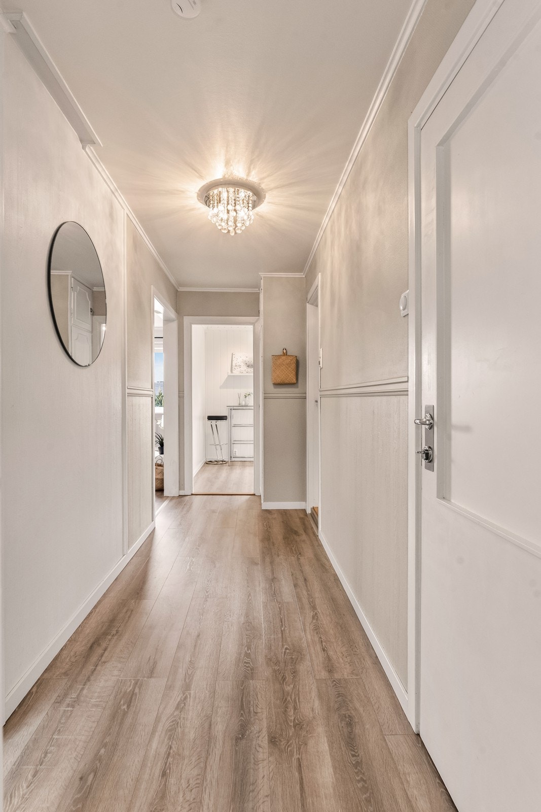 Gangen i andre etasje fordeler tilgangen til alle rom i leiligheten. Galleribilde