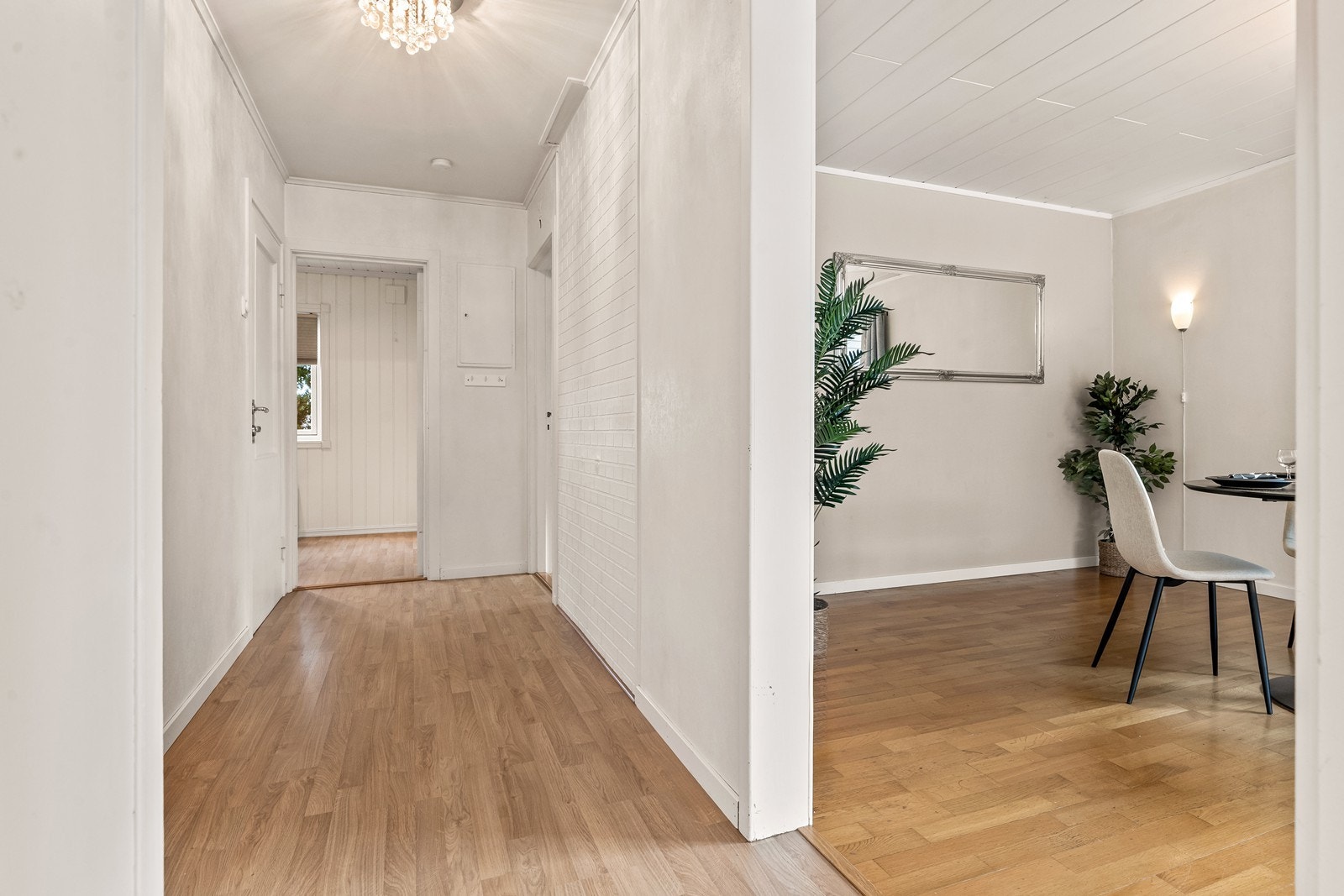 Fra gangen er det adkomst til leilighetens øvrige rom. Galleribilde