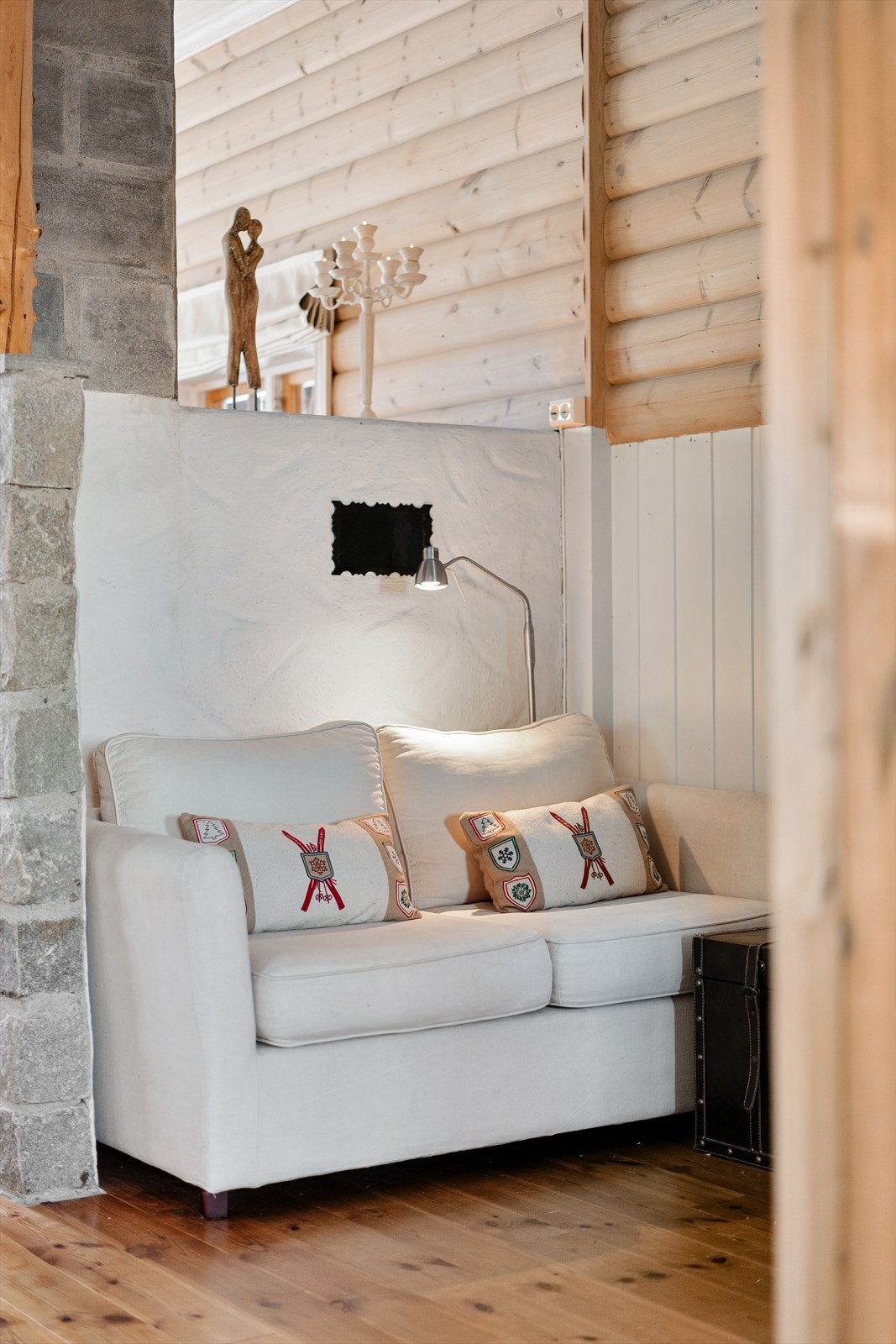 Kosekroken bak peisen gir en egen lun liten lomme, perfekt om man slappe av litt alene. Galleribilde