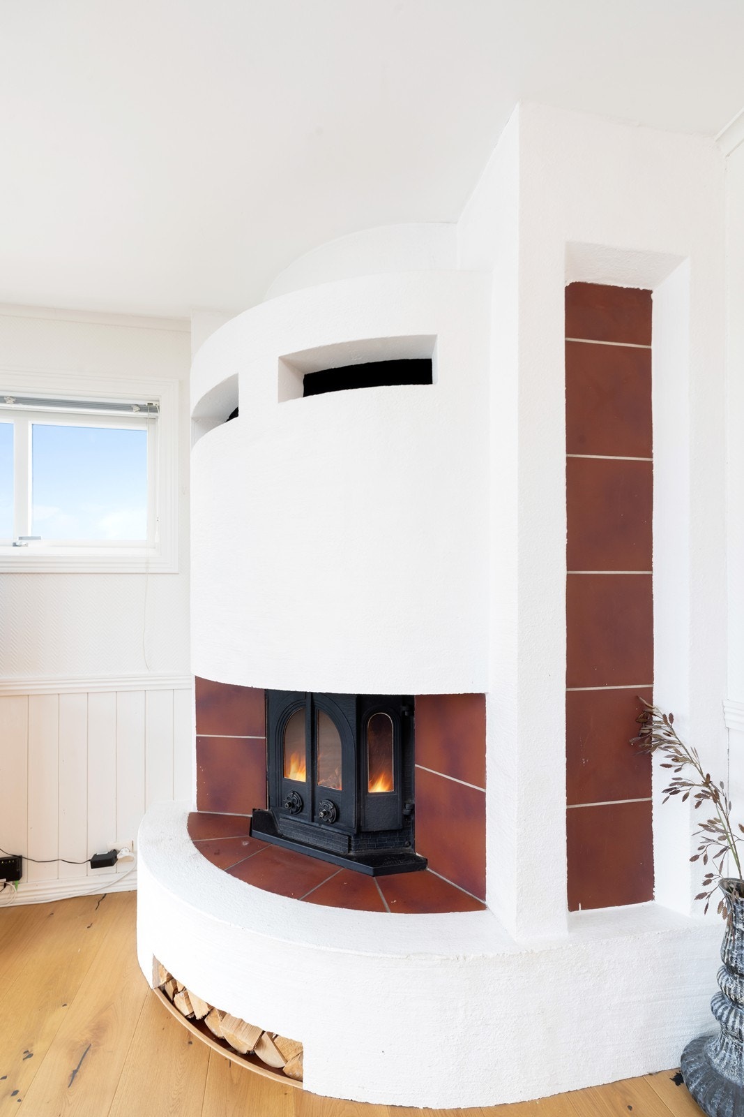 Koselig peis i stue. Galleribilde