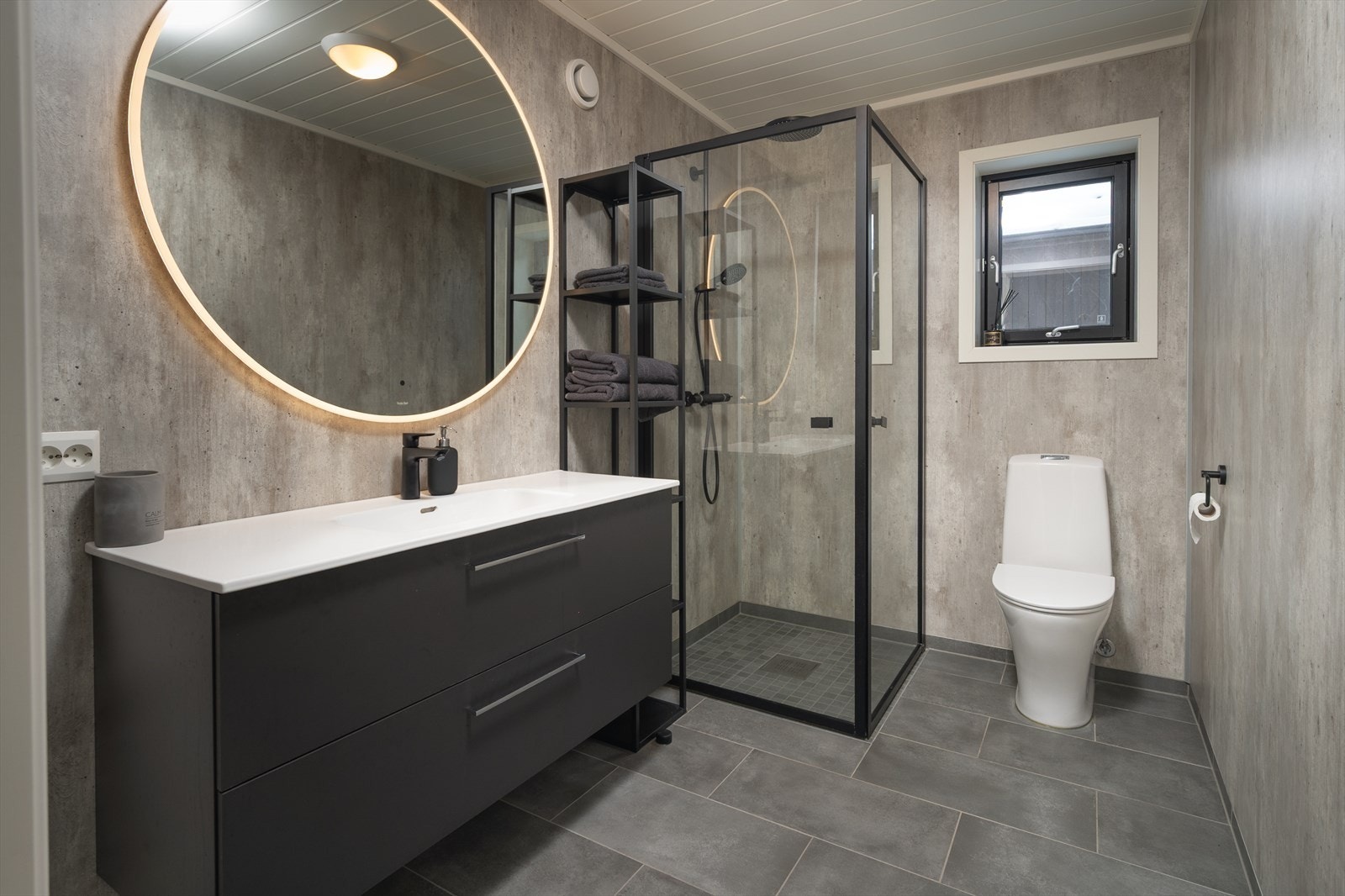 Lekkert bad i 2.etasje Galleribilde