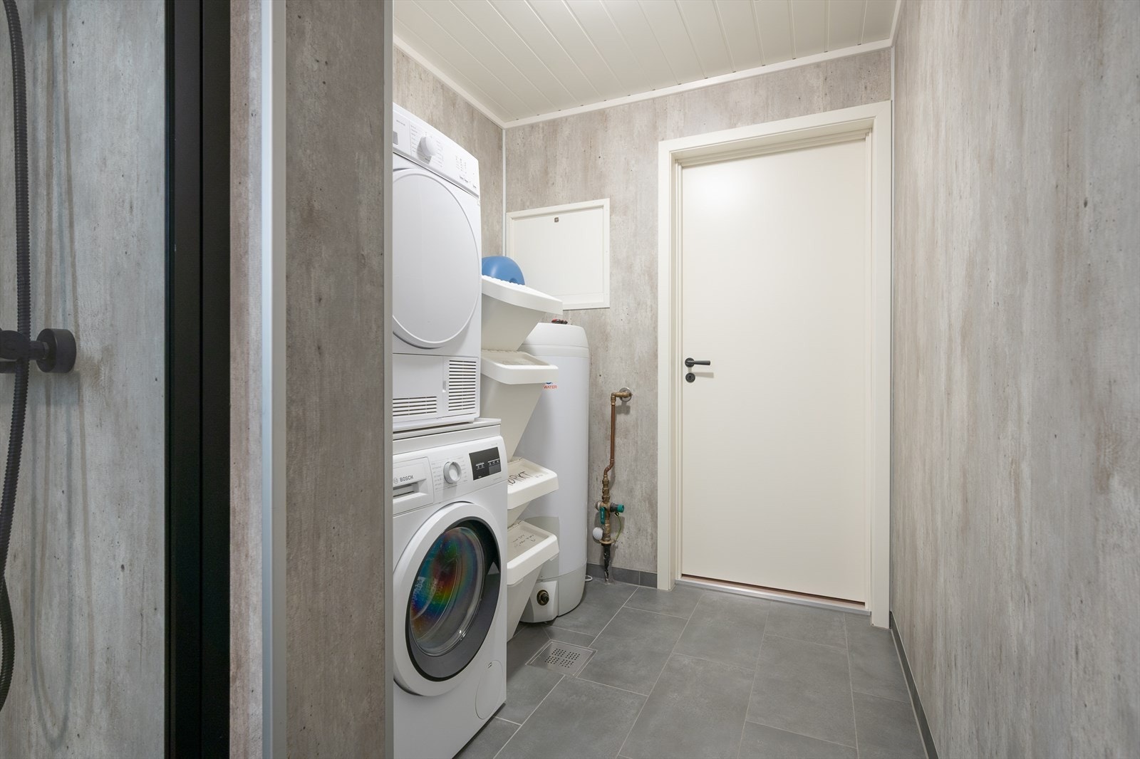 I enden av badet er det avdelt plass til vaskerom Galleribilde