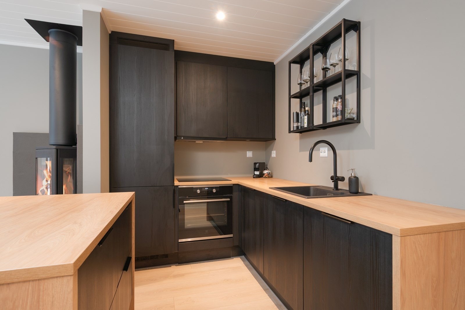 God benk- og skaplass Galleribilde