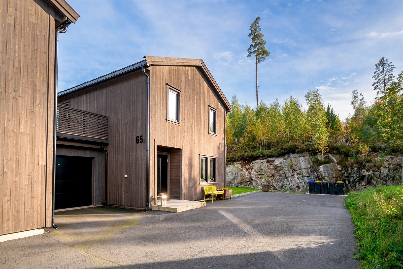 Praktisk enebolig i kjede med garasje og endetomt Galleribilde