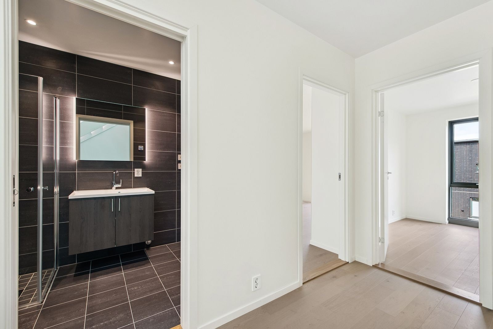 Gang mot bad (Bilder speilvendt) Galleribilde