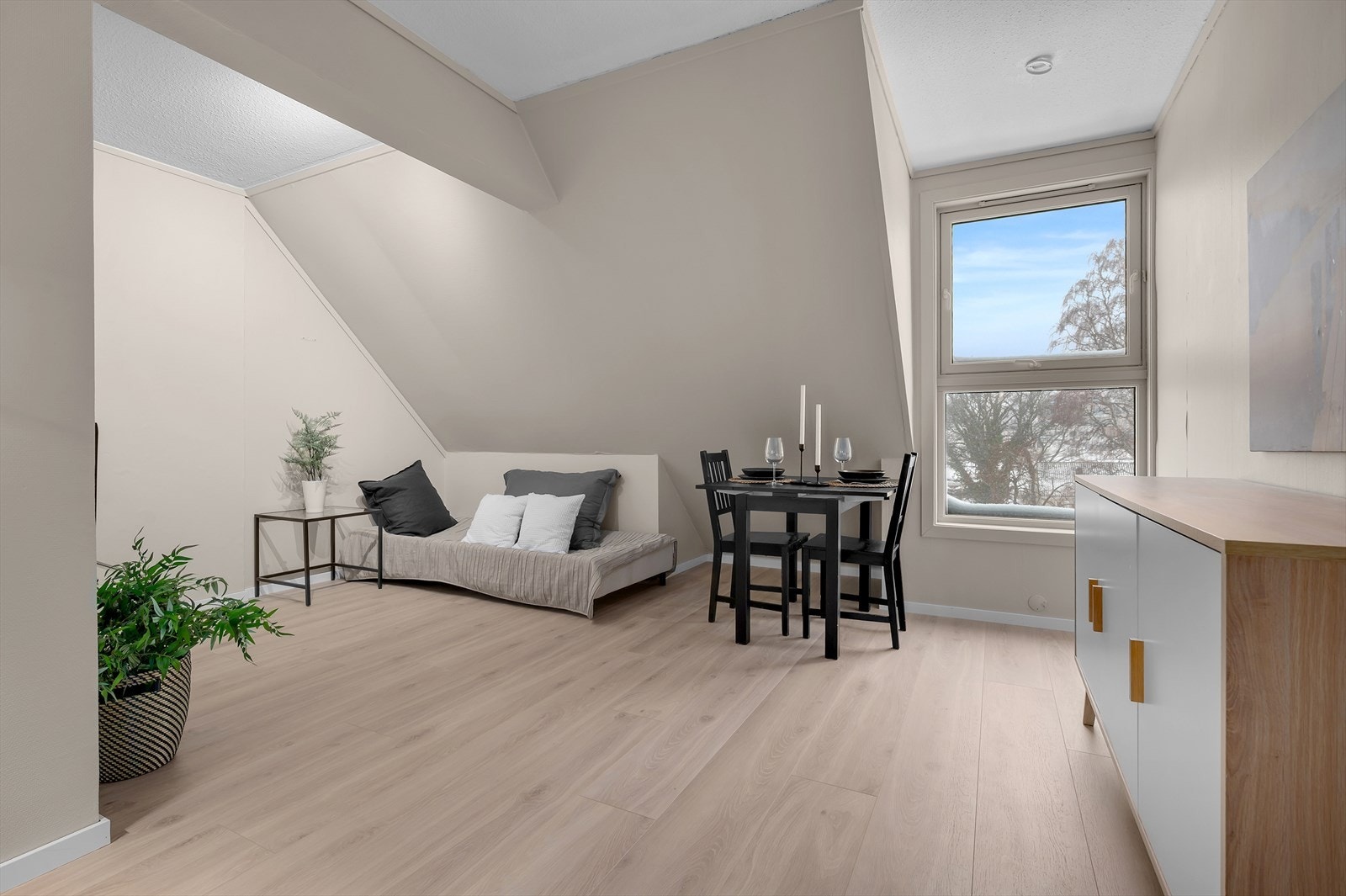 Perfekt førstegangskjøp! Nyoppusset 1-roms midt i sentrum - Kort vei til kollektivtrafikk - Felles terrasse Galleribilde