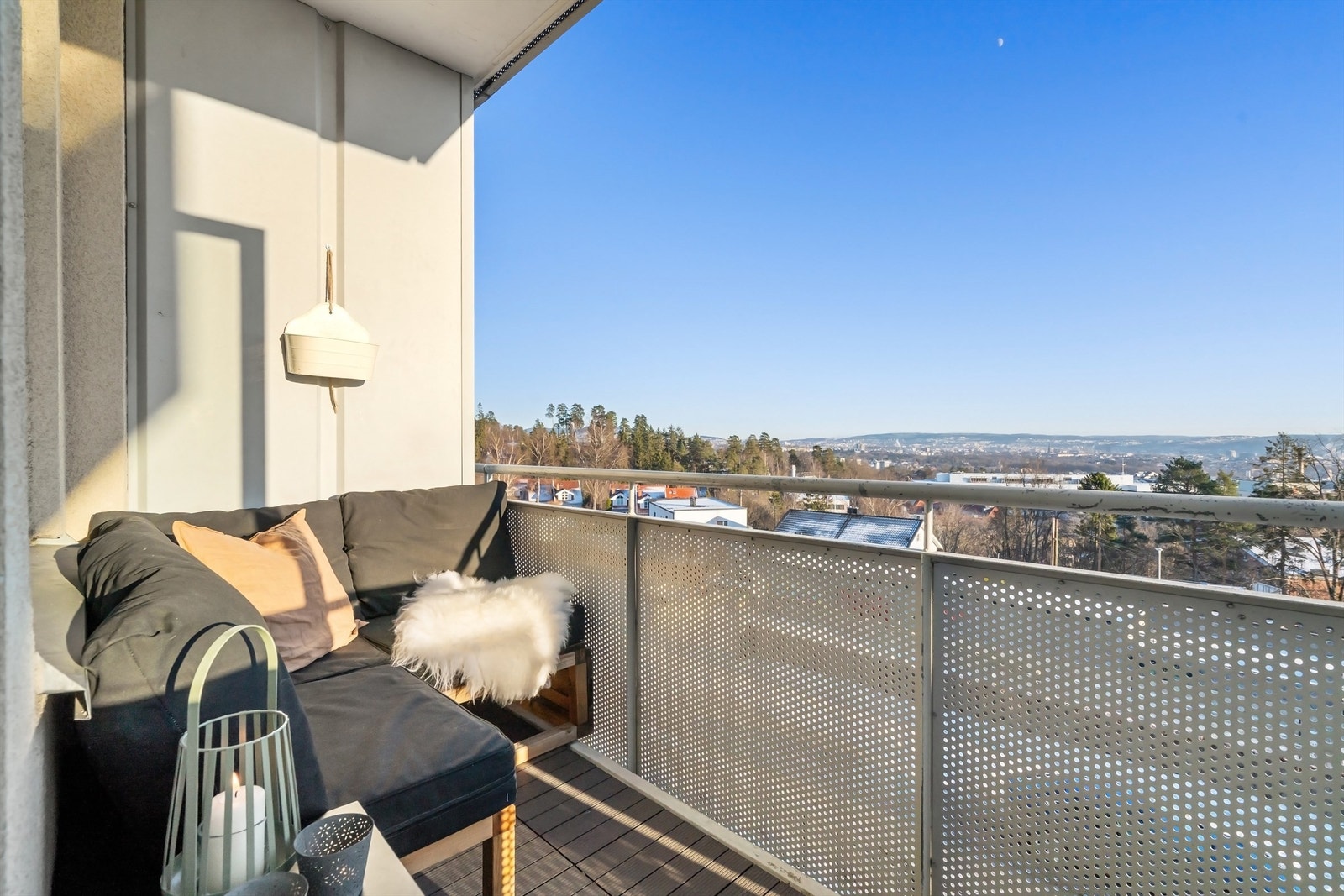 Dette er en lys og lekker 2-roms leilighet med fantastisk utsikt Galleribilde