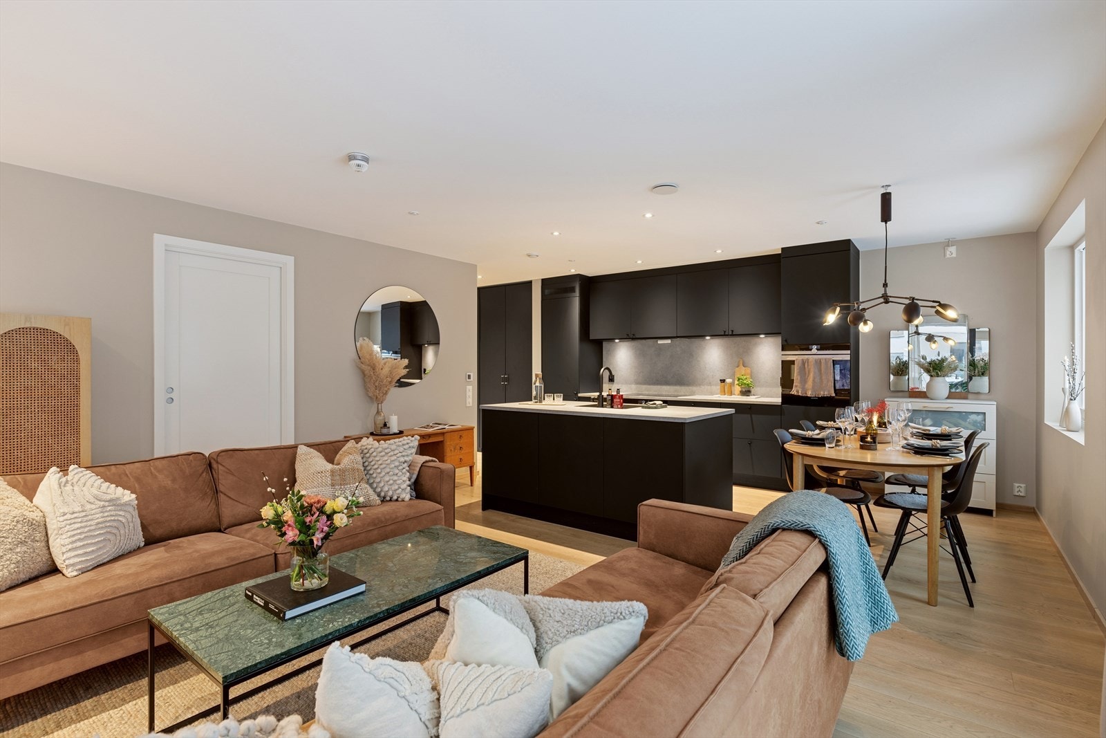 Leiligheten har en gjennomført god planløsning og svært effektiv arealutnyttelse. Galleribilde