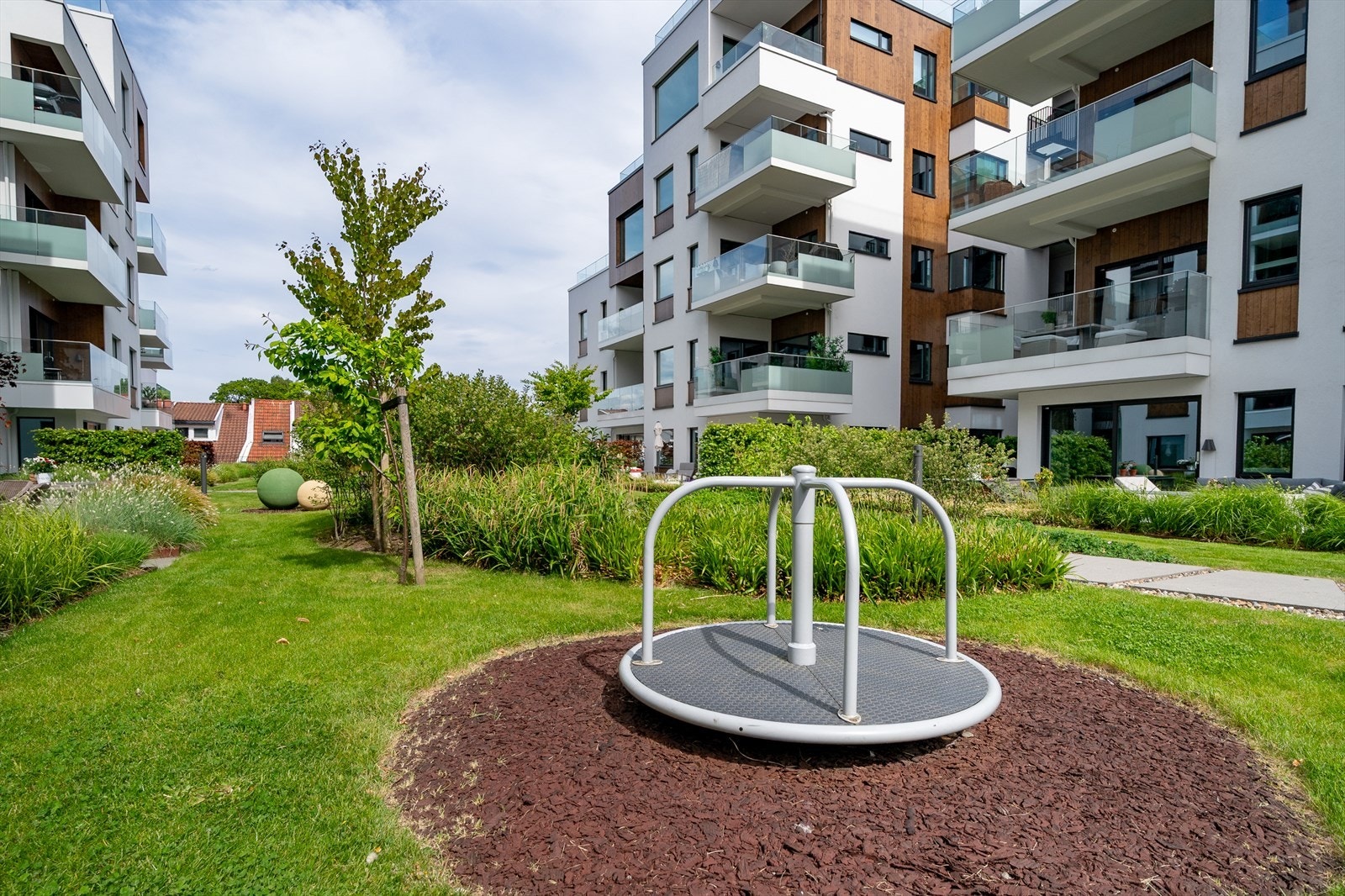 Privat bilde fra selger. Viser uteområde på sommerstid. Galleribilde