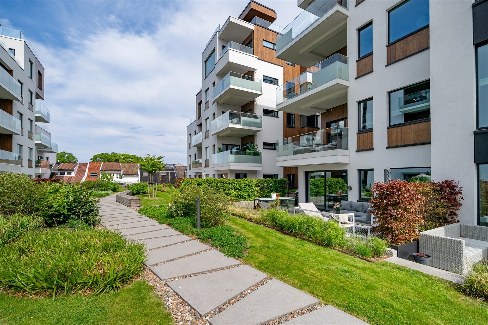 Privat bilde fra selger. Viser uteområde på sommerstid. Galleribilde