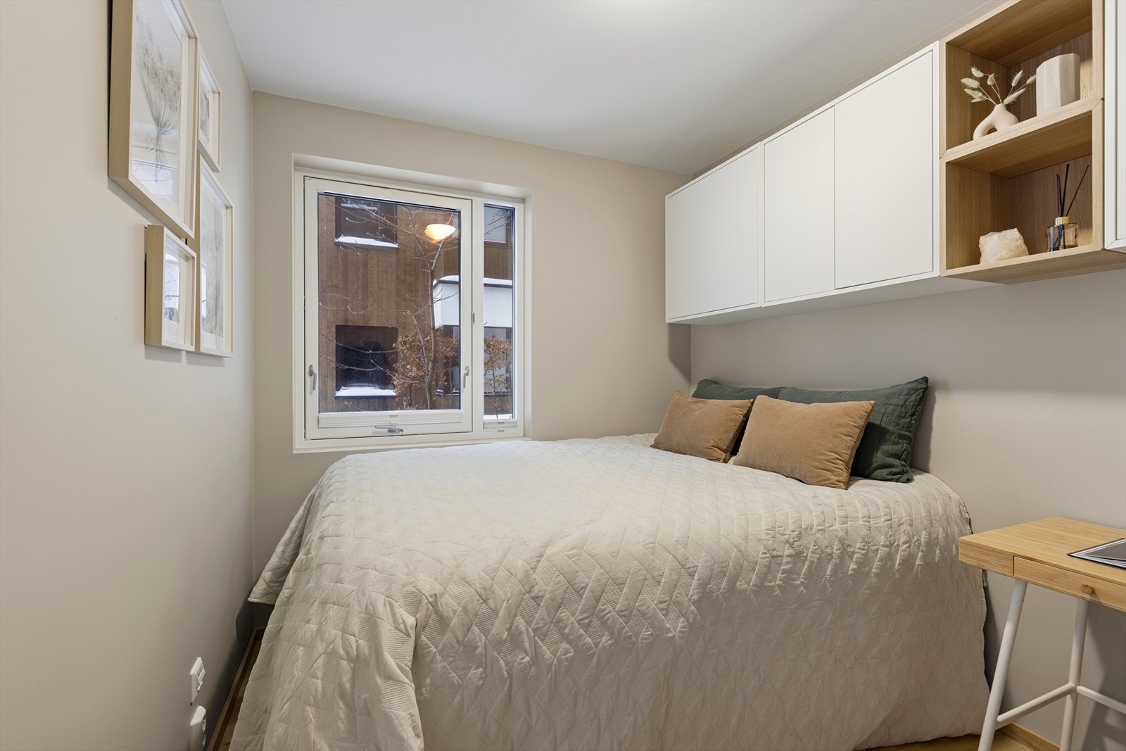 Soverommene har plass til seng, nattbord og annet ønskelig møblement. Galleribilde