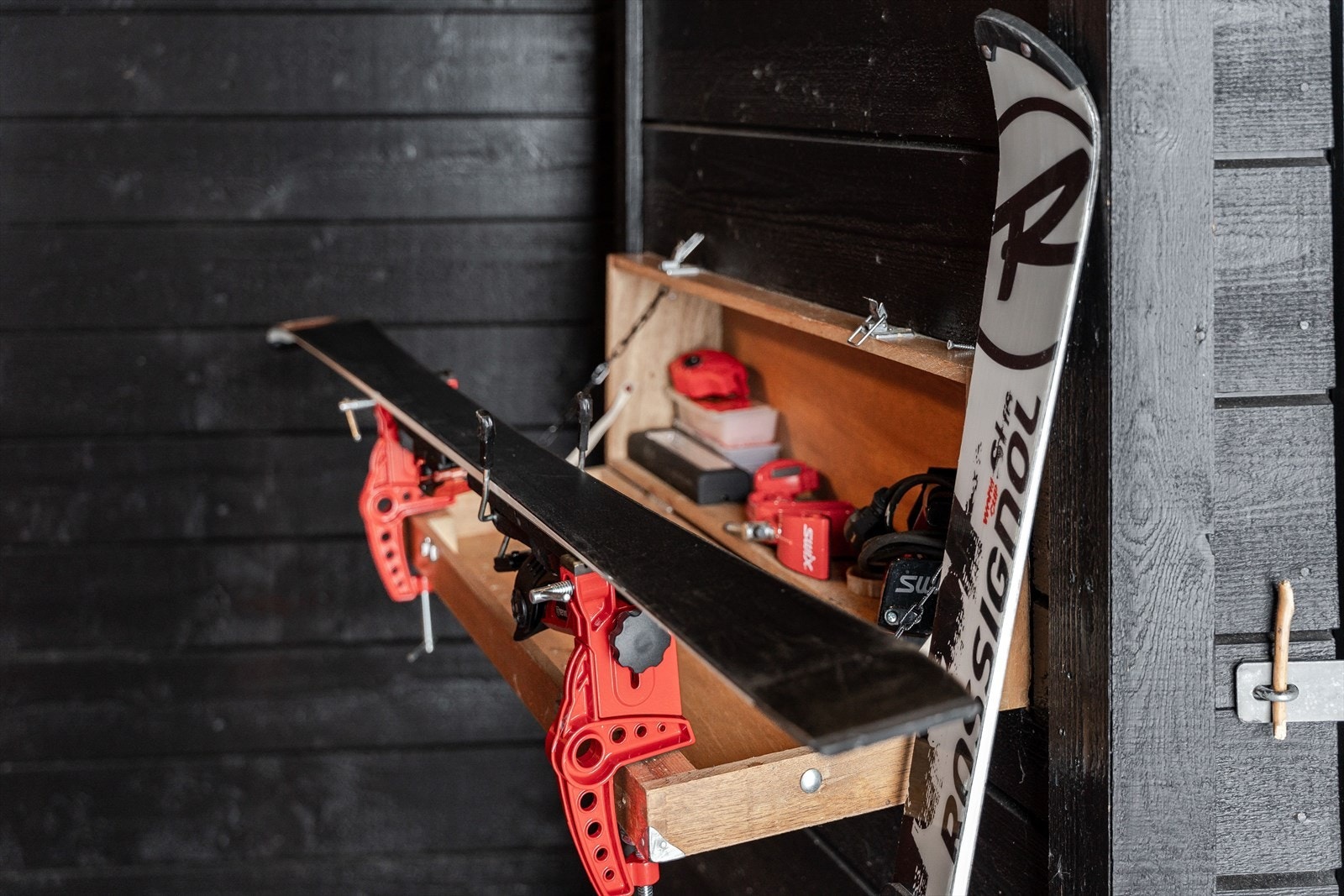 Her kan du smøre både langrennski og alpinski. Galleribilde