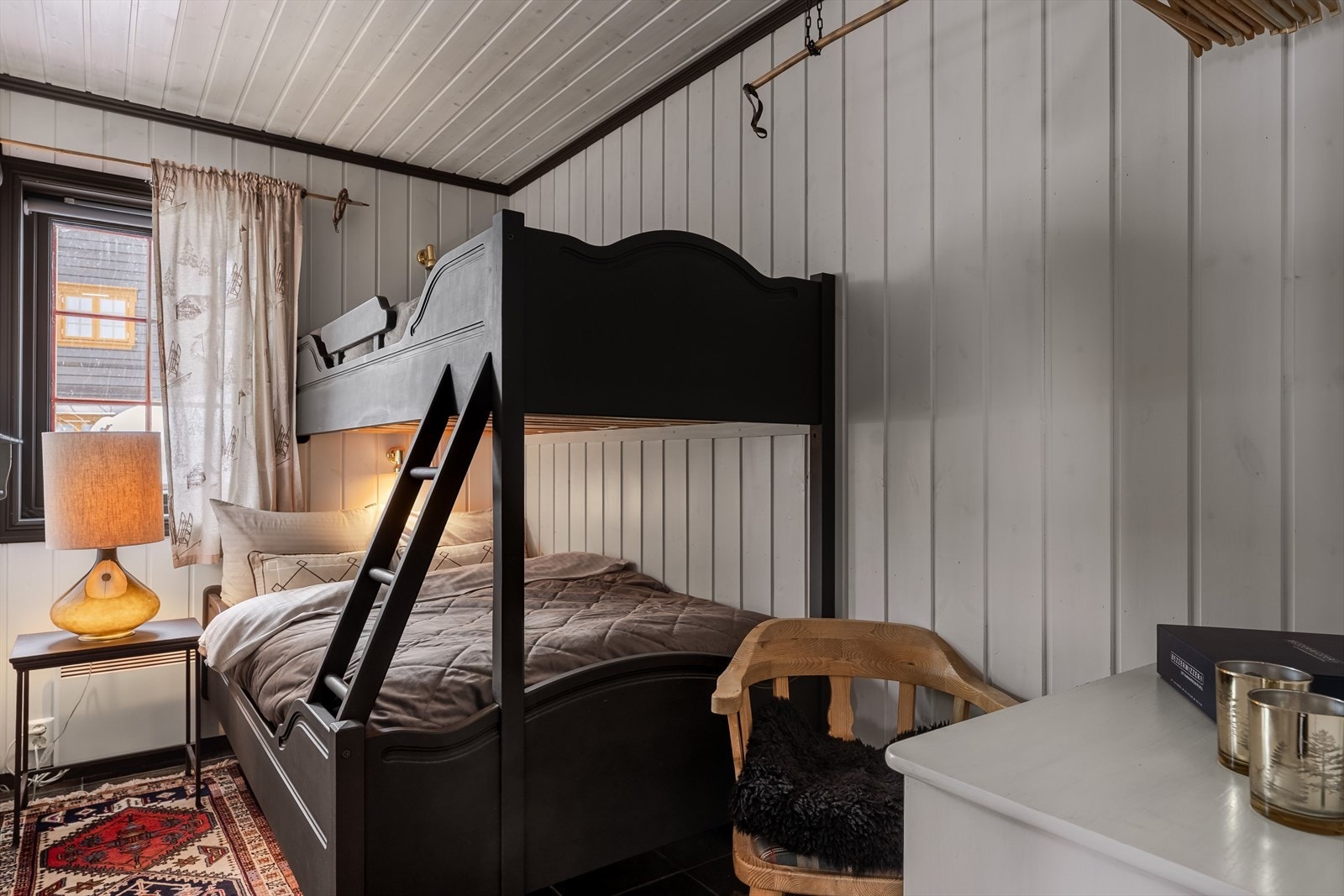 Sørvendt soverom, også med plassbygd køyeseng Galleribilde