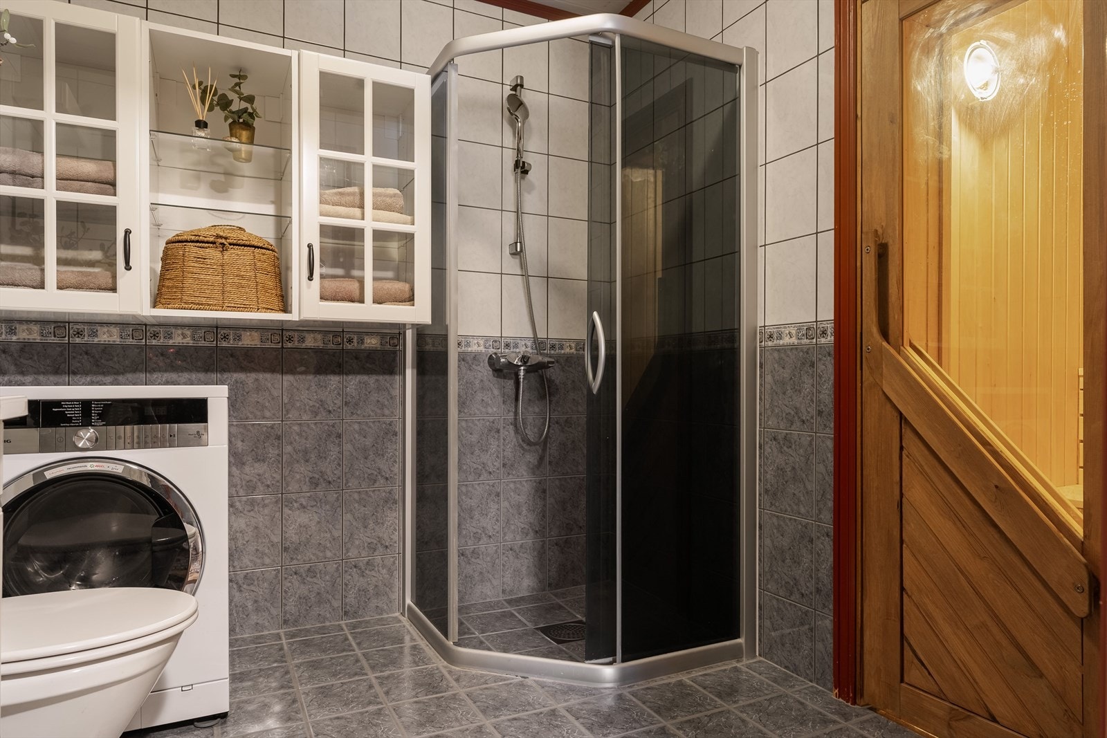 Pent baderom med behagelig badstue der du kan lande etter en lang dag i fjellet. Galleribilde