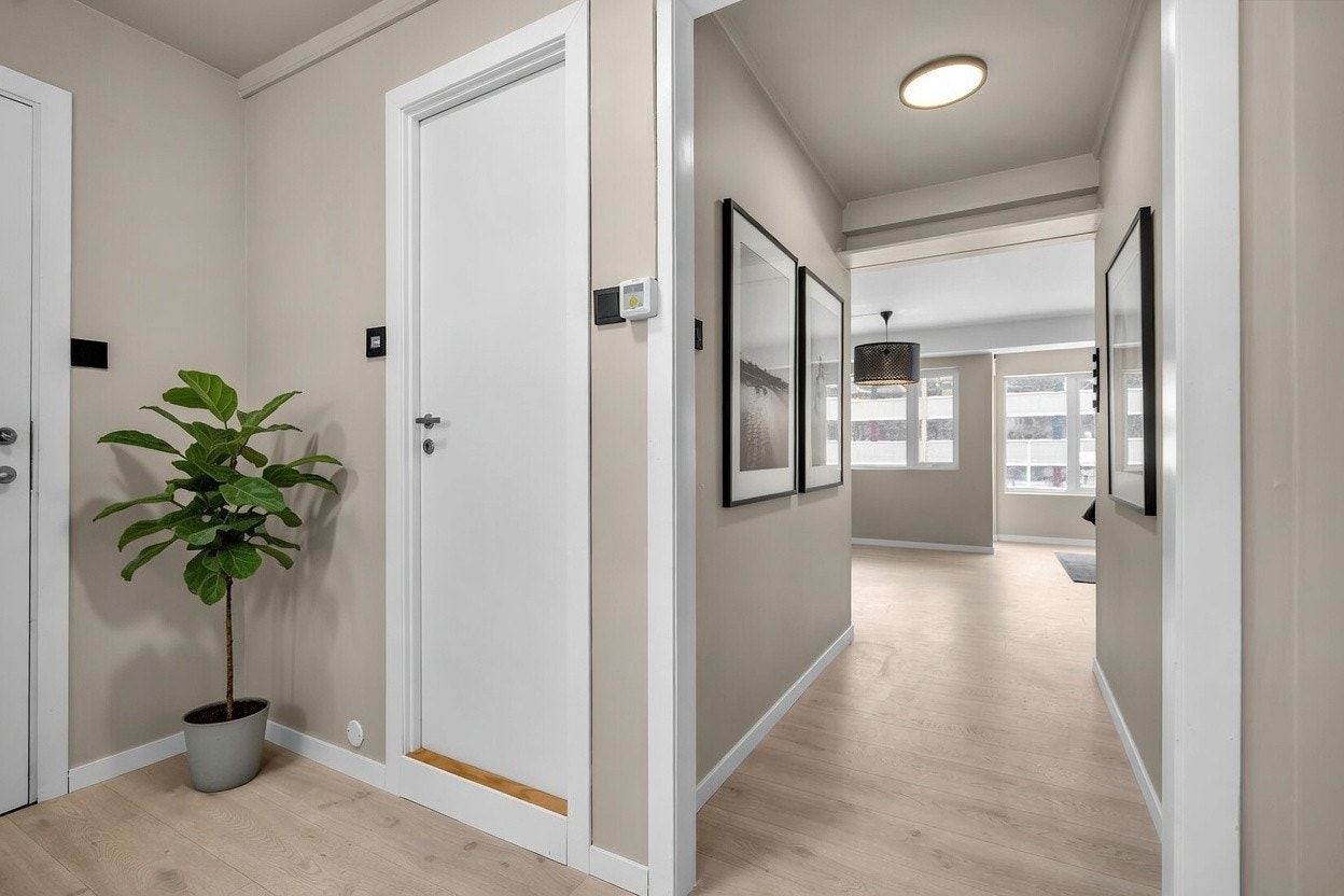 Innbydende inngangsparti med callinganlegg Galleribilde