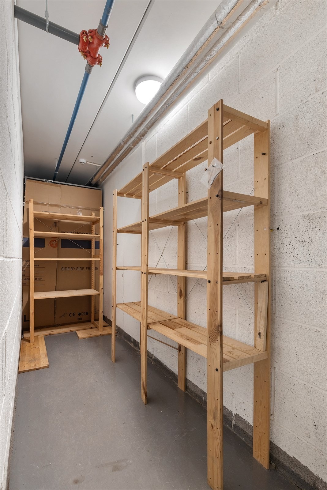 Kjellerbod med plass for lagring. Galleribilde