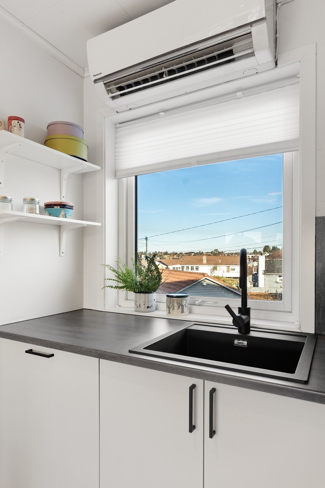 Det er installert varmepumpe i boligen som bidrar til en energieffektiv oppvarming Galleribilde