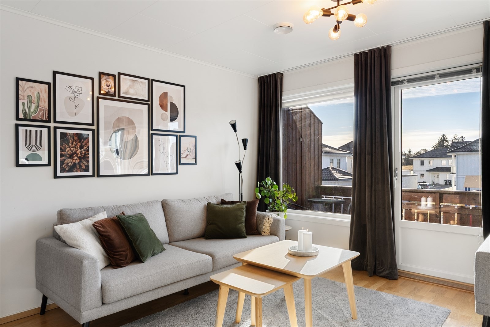 Fra stuen er det direkte utgang til sørvestvendt balkong Galleribilde