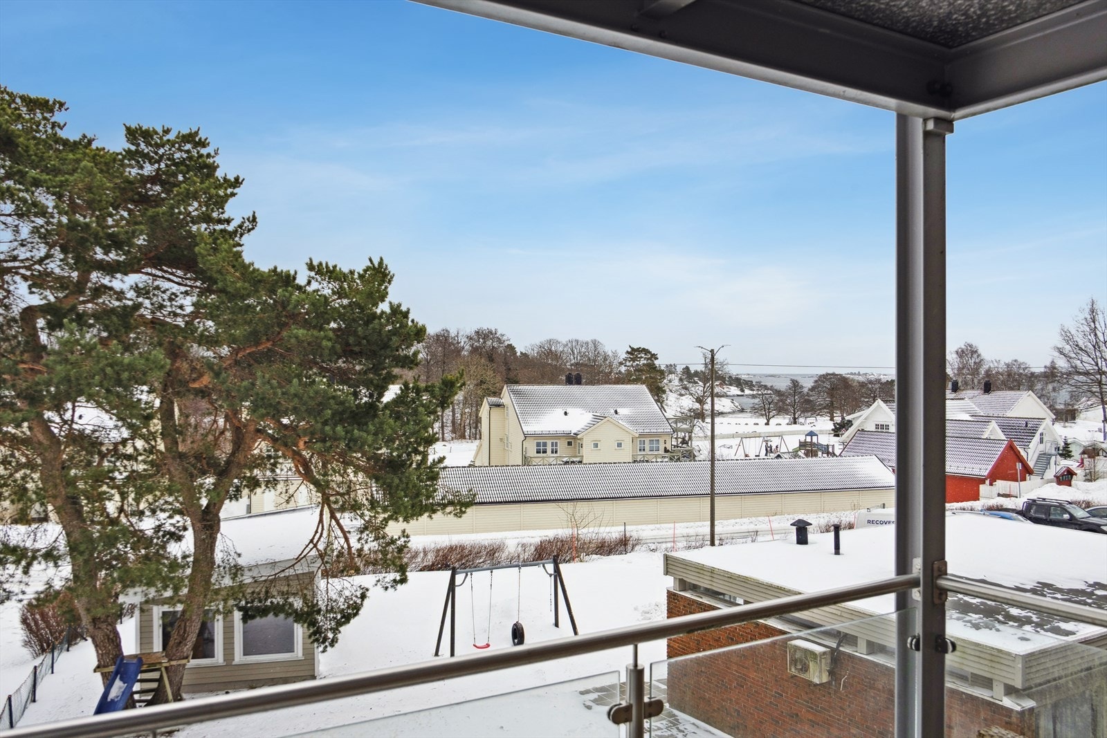 Fra leiligheten er det utgang til en balkong på 7 kvm med morgen- og formiddagssol. Galleribilde