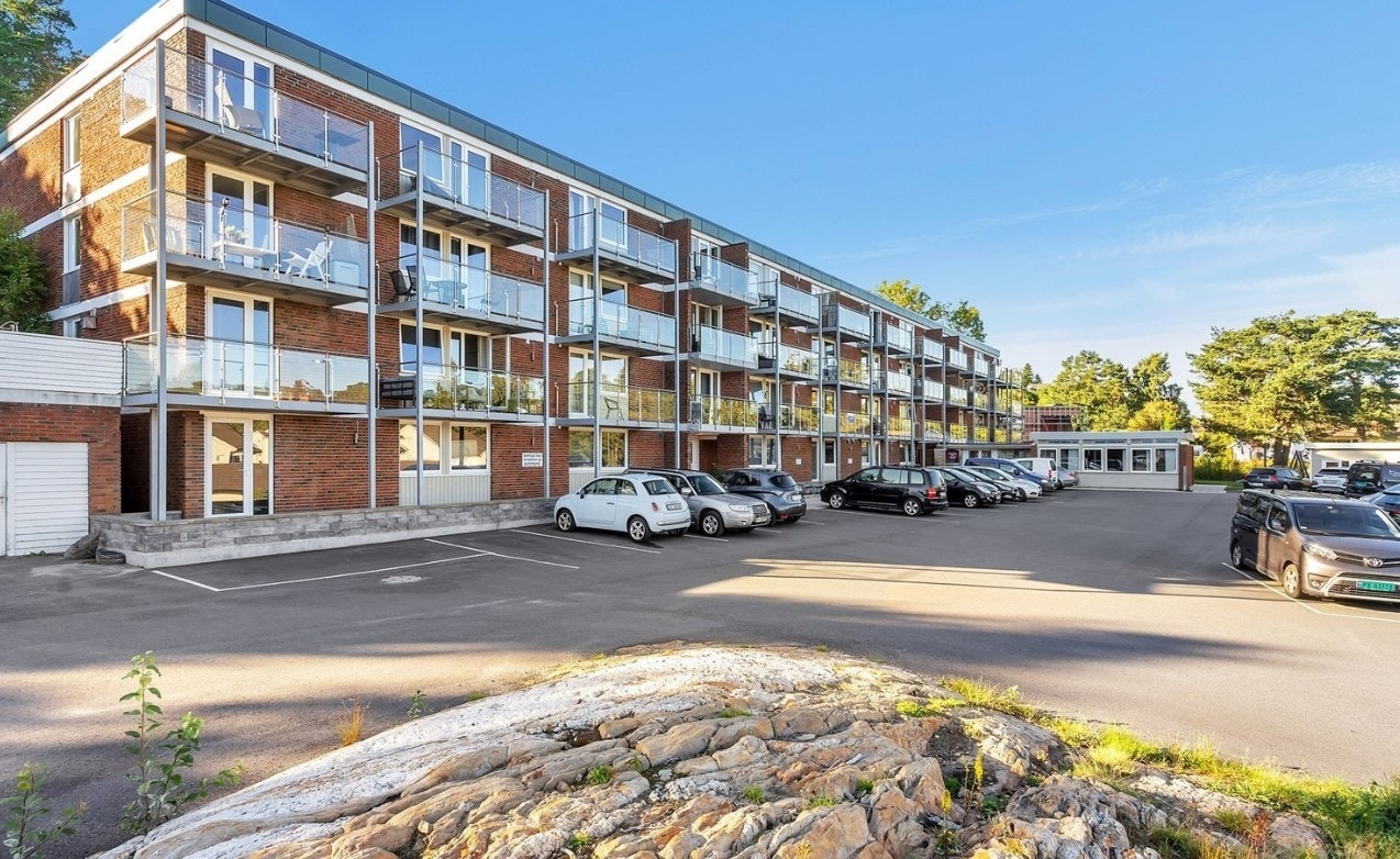 Grooseveien 64 er en 2-roms eierleilighet i et bygg fra år 1972. Galleribilde