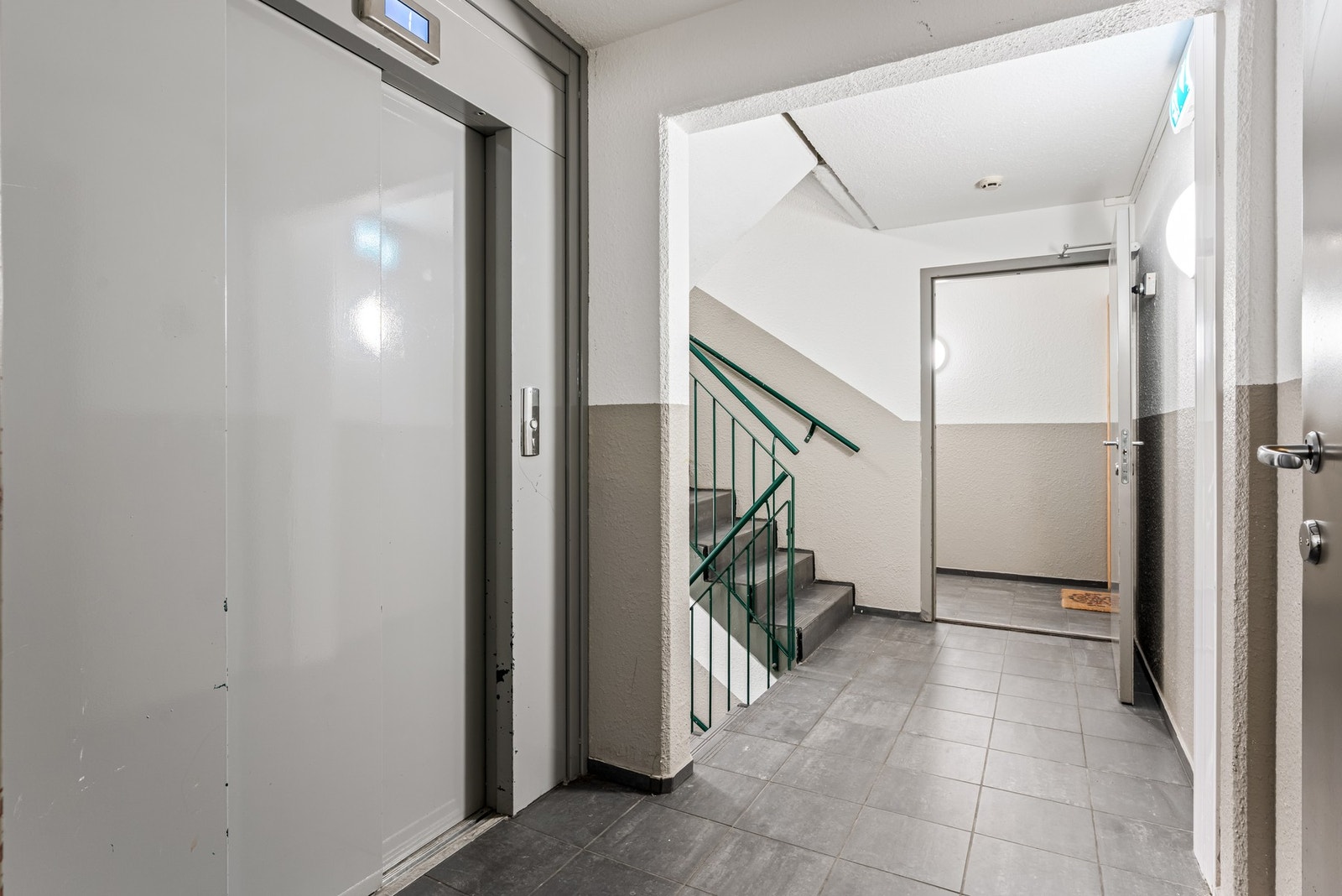 Tilgang til heis i blokken. Galleribilde