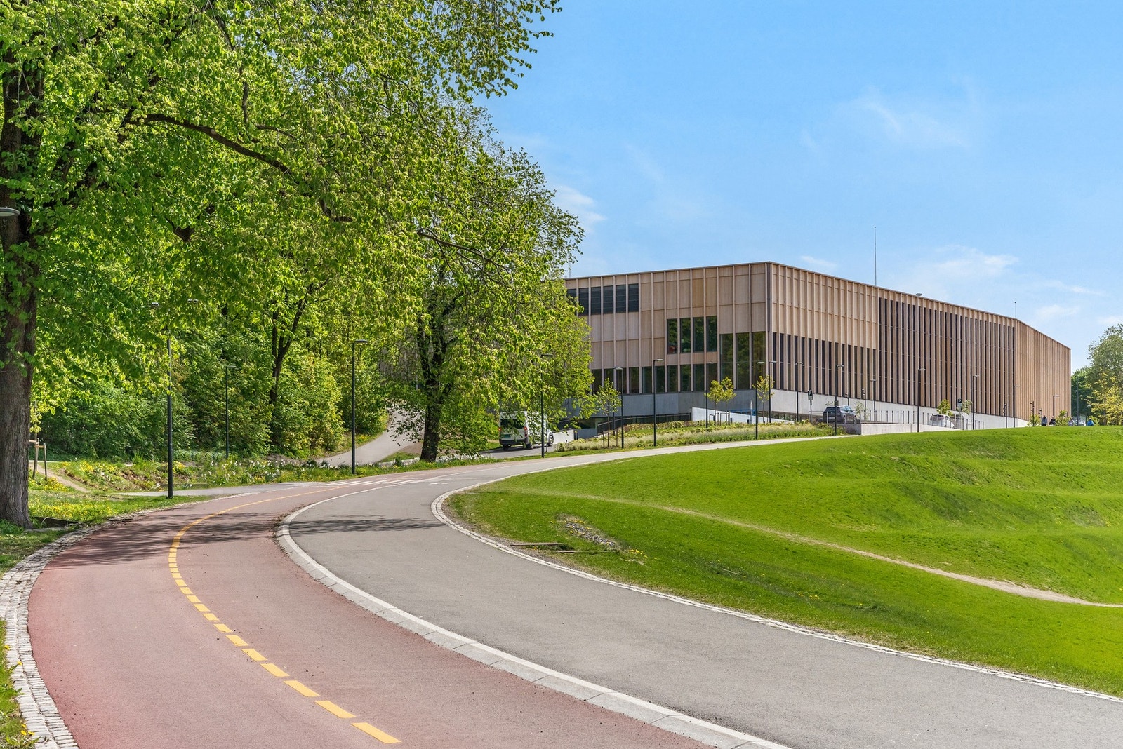 Kort spasertur til nye Tøyen bad. Galleribilde