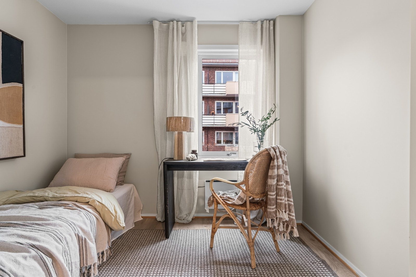 Det andre soverommet egner seg godt både som gjesterom, barnerom eller kontor. Galleribilde