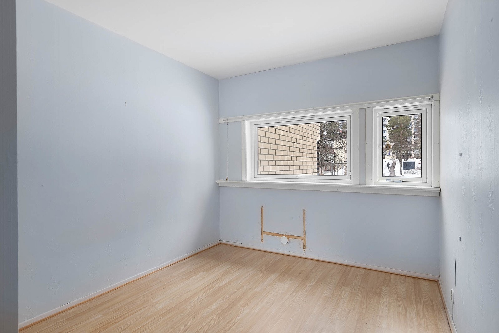 Leiligheten har tre soverom med gode innredningsmuligheter, hvorav hovedsoverommet er utstyrt med garderobeløsning. Galleribilde