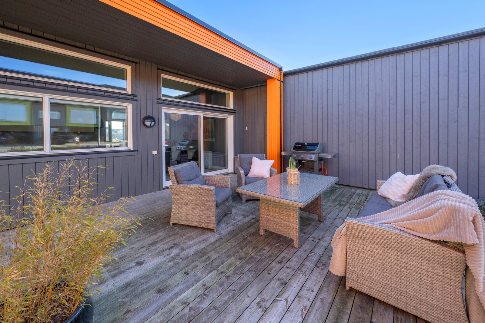God plass til stor sittegruppe og ikke minst grillen her. Galleribilde